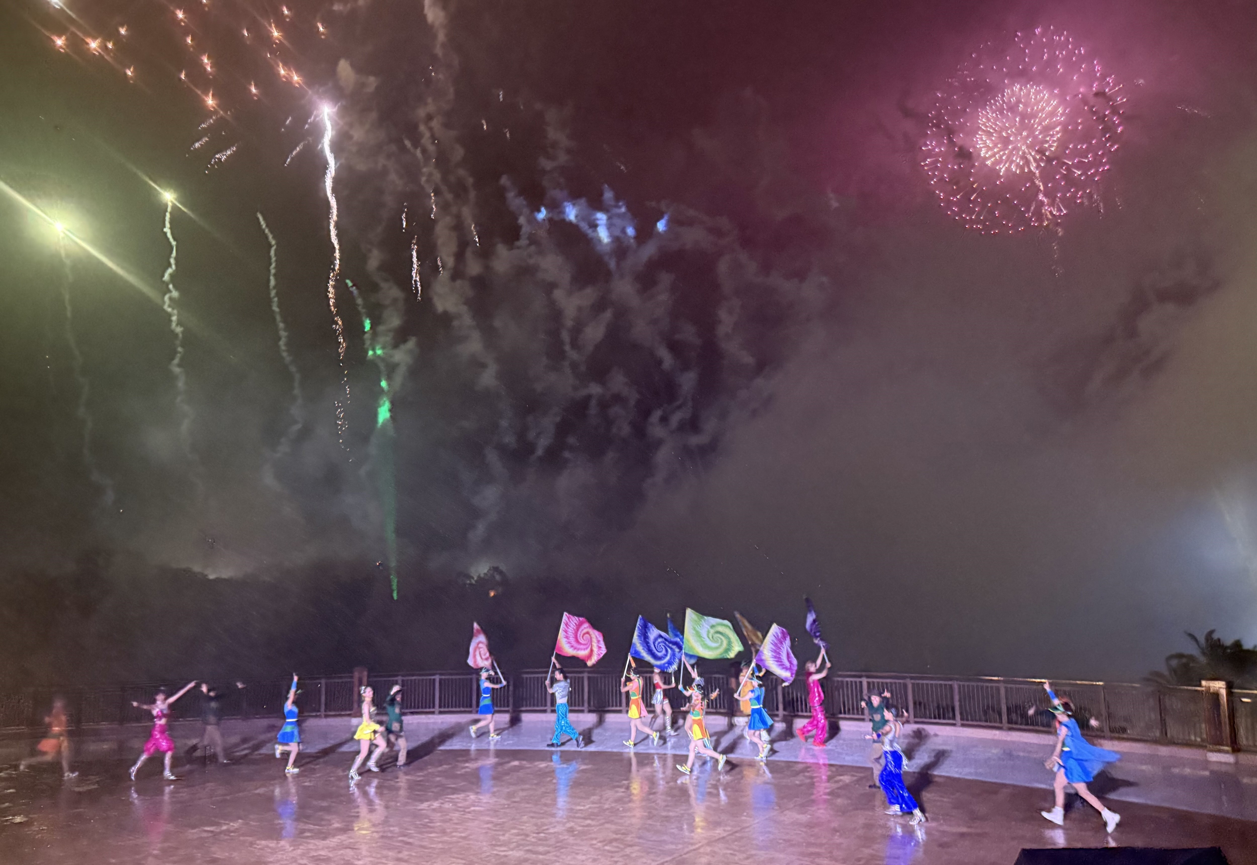 ジャングリアの夜空彩る花火、開業前夜セレモニー 森岡氏「沖縄を