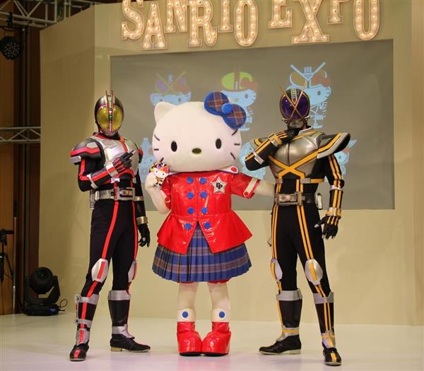 【感謝価格】 キティと仮面ライダー555がコラボ サンリオ新商品発表会 キーホルダー