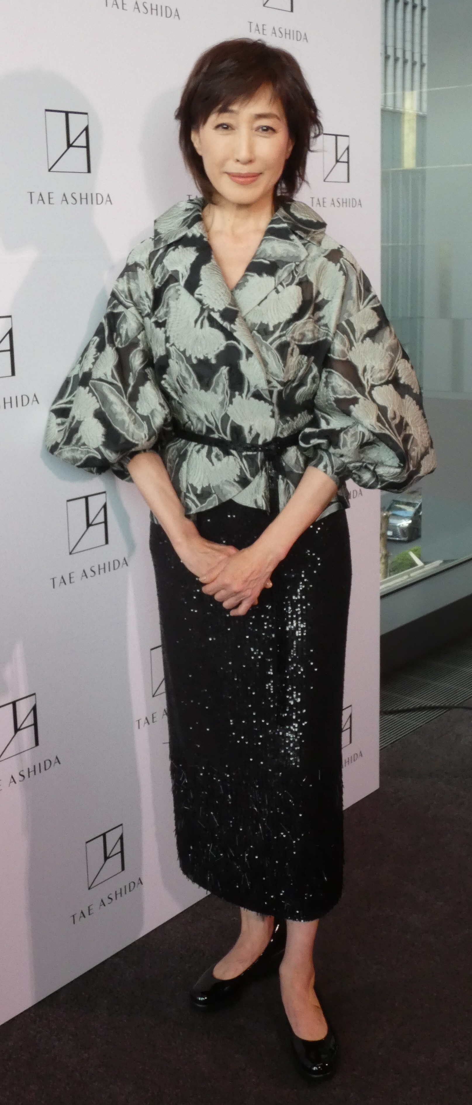 高島礼子着用☆アンパスィレディース2025年秋冬ファー素材ベスト☆完売品 高島礼子「25年以上前のドレスが着られた」 ファッションショー