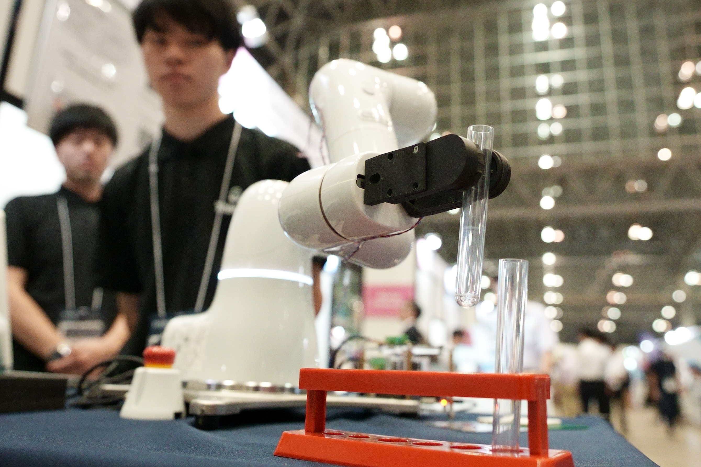 シーテック開幕 関西企業が新技術展示 ロボットアーム用センサーや ...