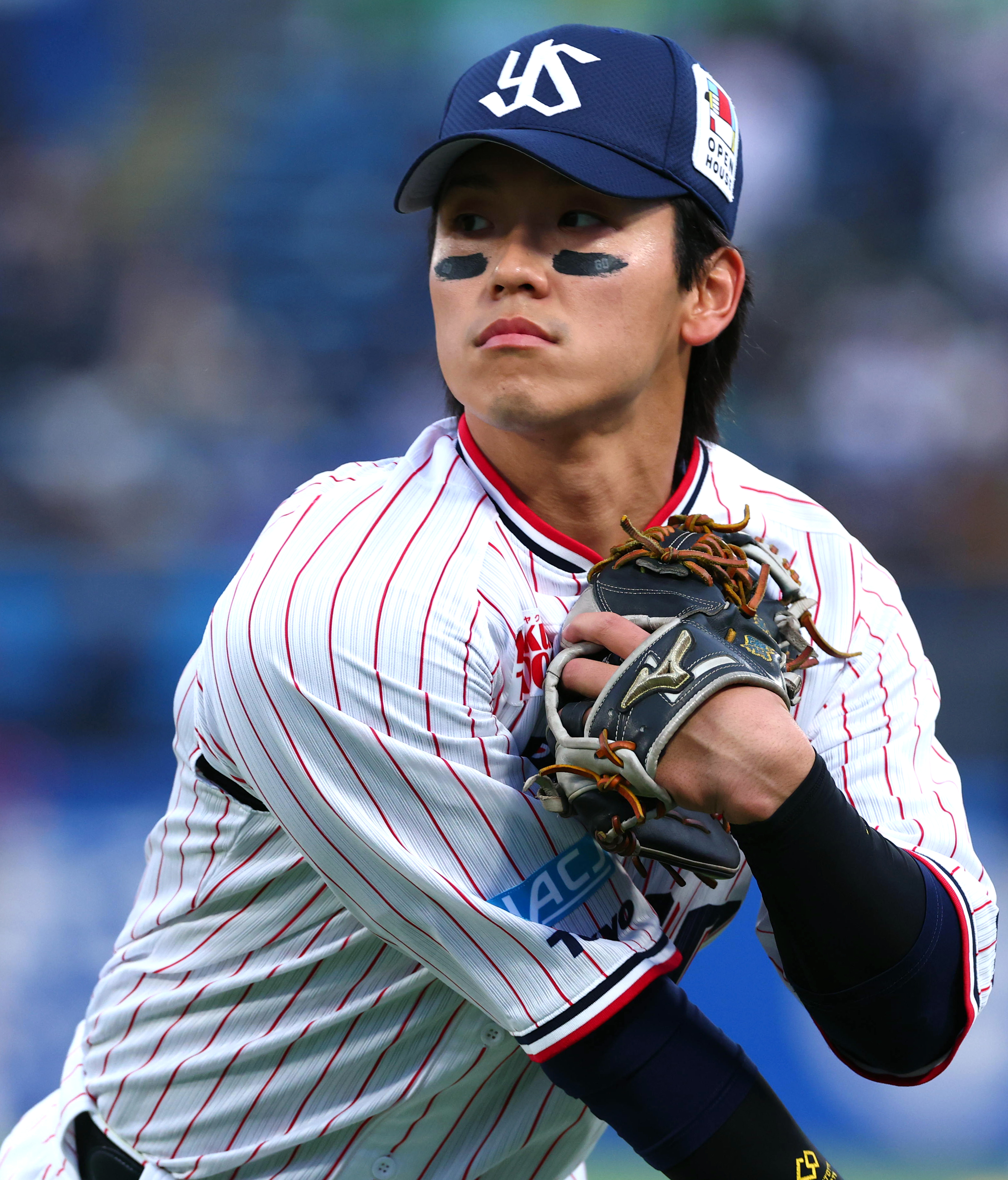 東京ヤクルトスワローズ 武岡龍世選手 実使用 ウォームアップシャツ #60 ヤクルト・武岡龍世のアイブラックに注目 上向き、下向き、背番号「60