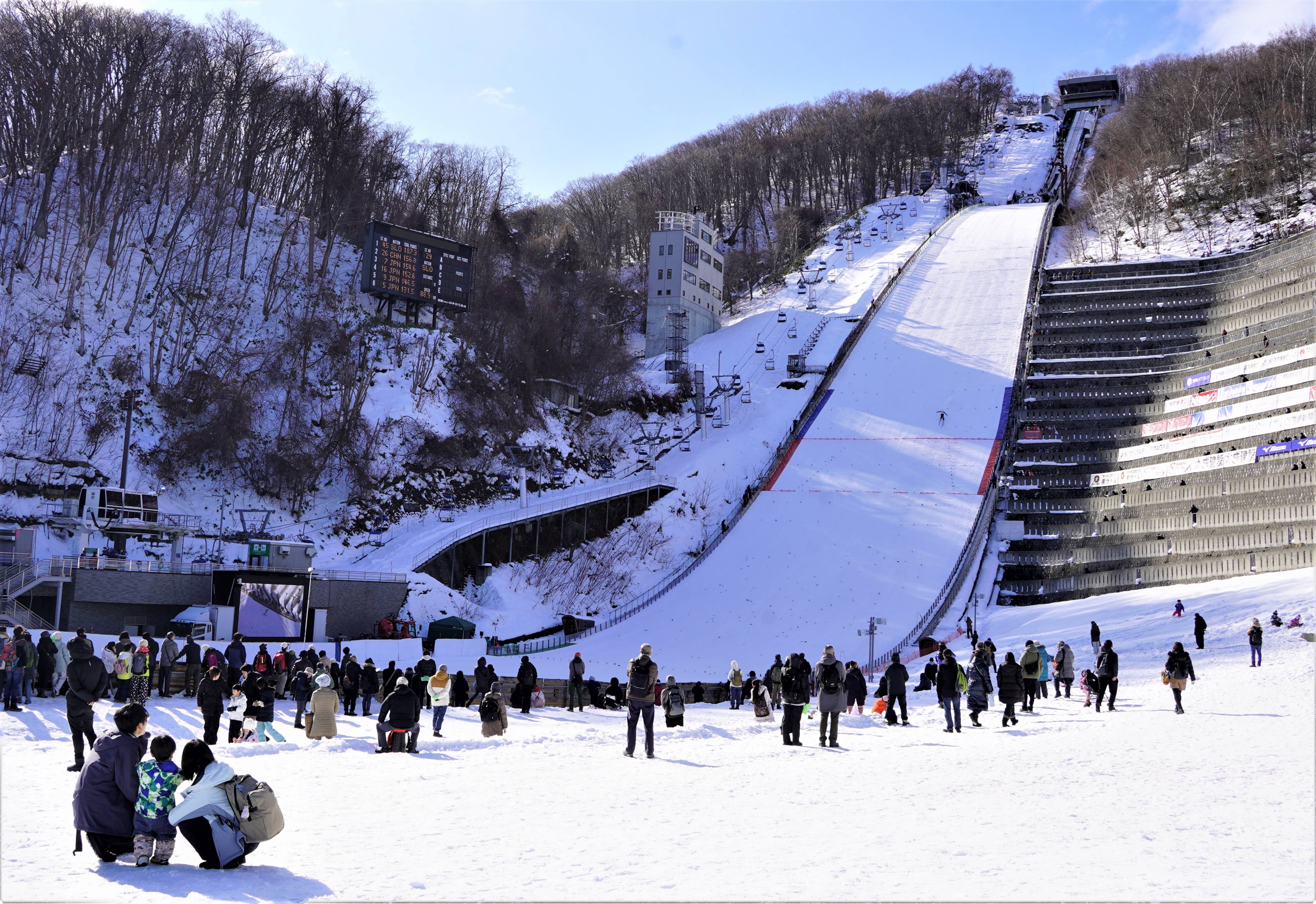 大迫力のスキージャンプに魅了、札幌の大倉山競技場を歩く 冬季五輪の