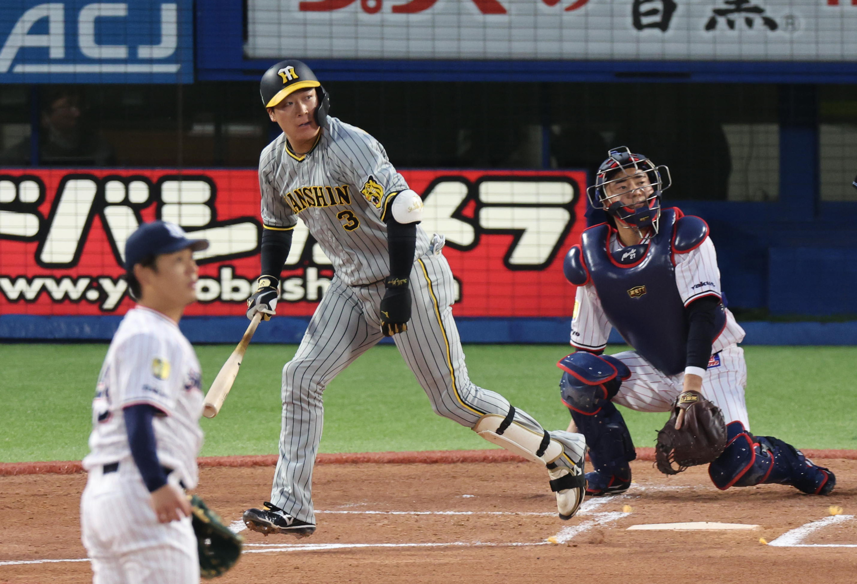 阪神・大山悠輔、あと少しで３号弾のはずが… 外野フェンス最上部直撃の