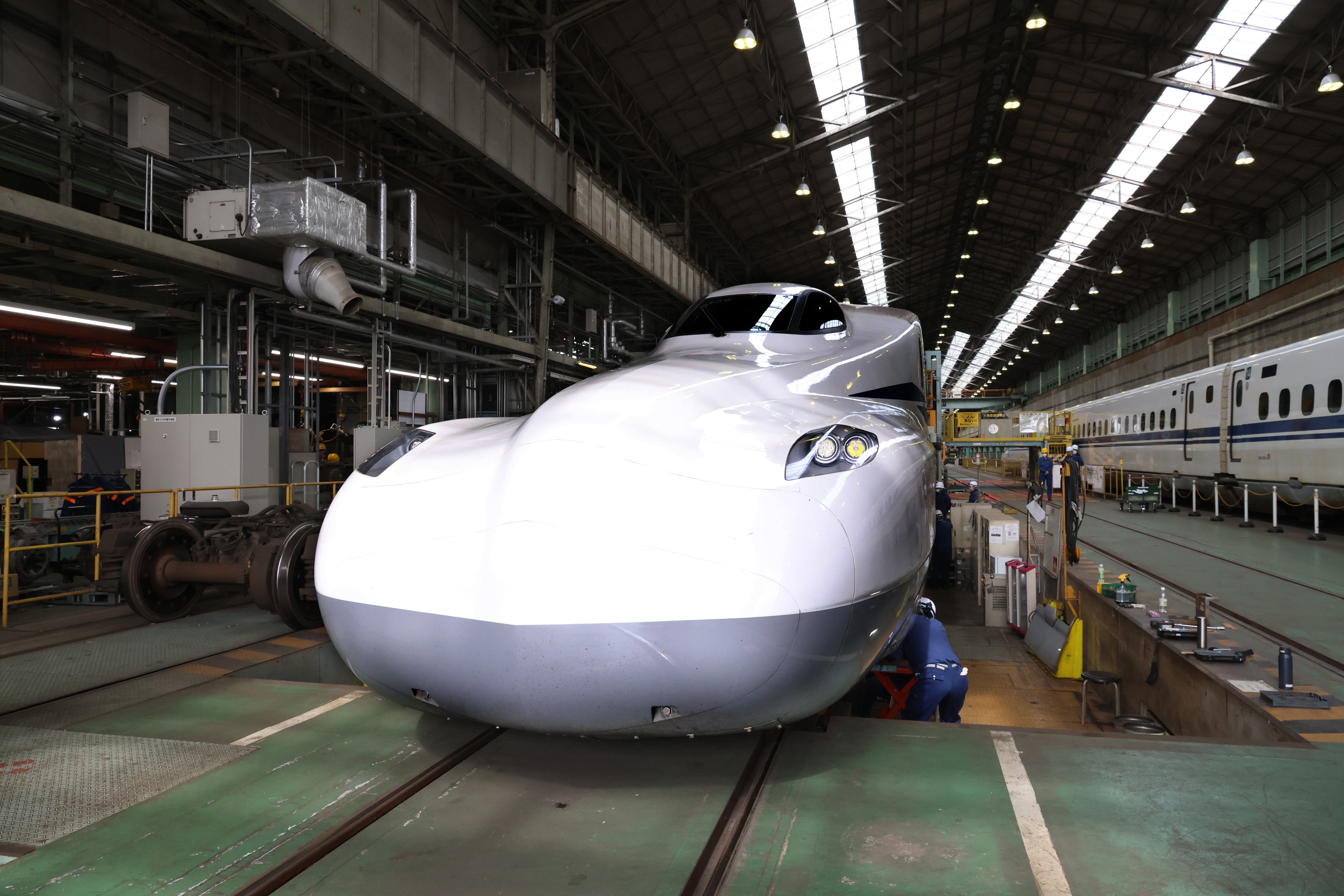 時速285キロをミリ単位で支える職人技 新幹線台車検査「絶対の安全求め