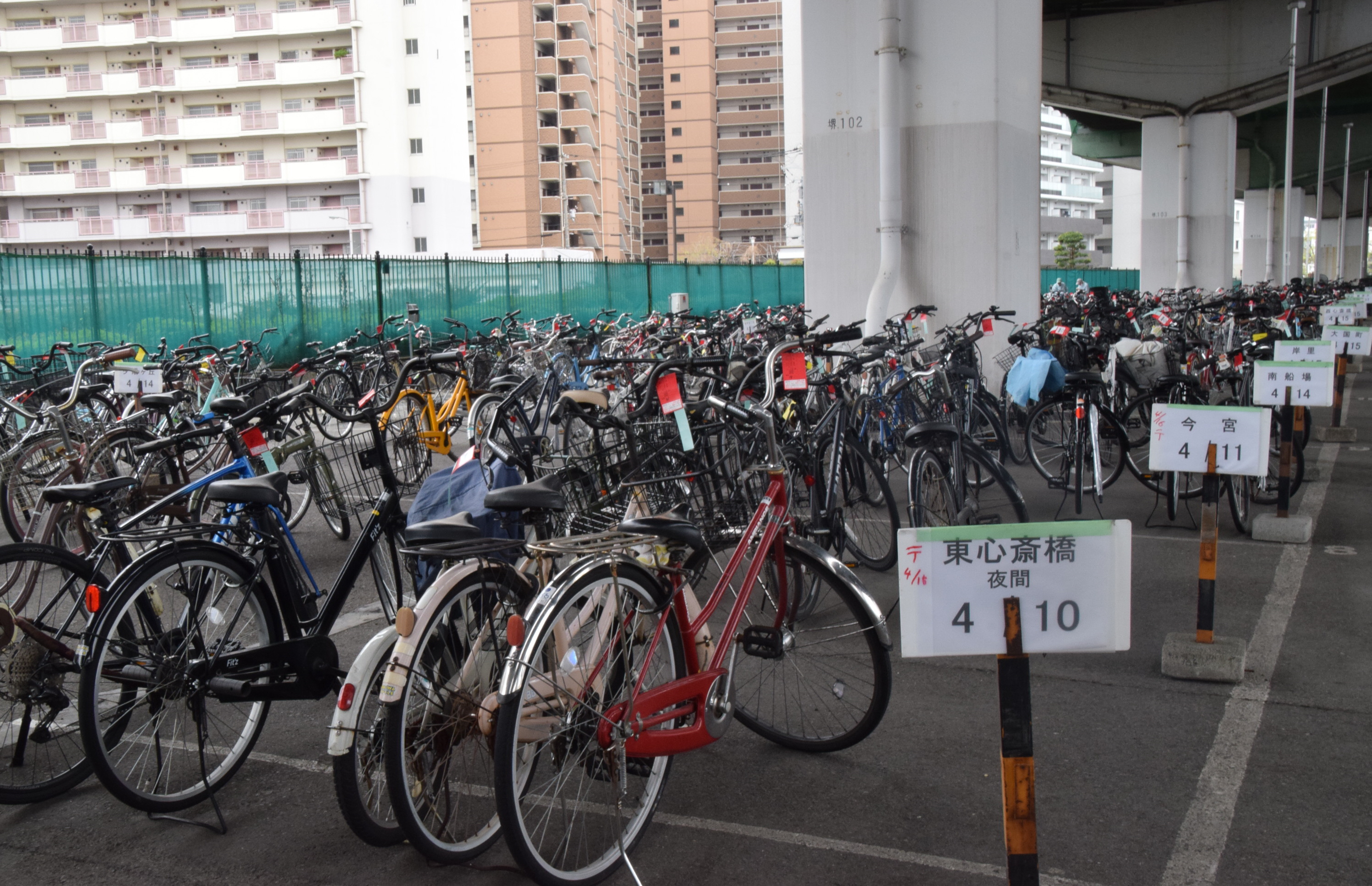 キタとミナミで毎夜の根こそぎ自転車撤去 対策年3.3億円「放置地獄