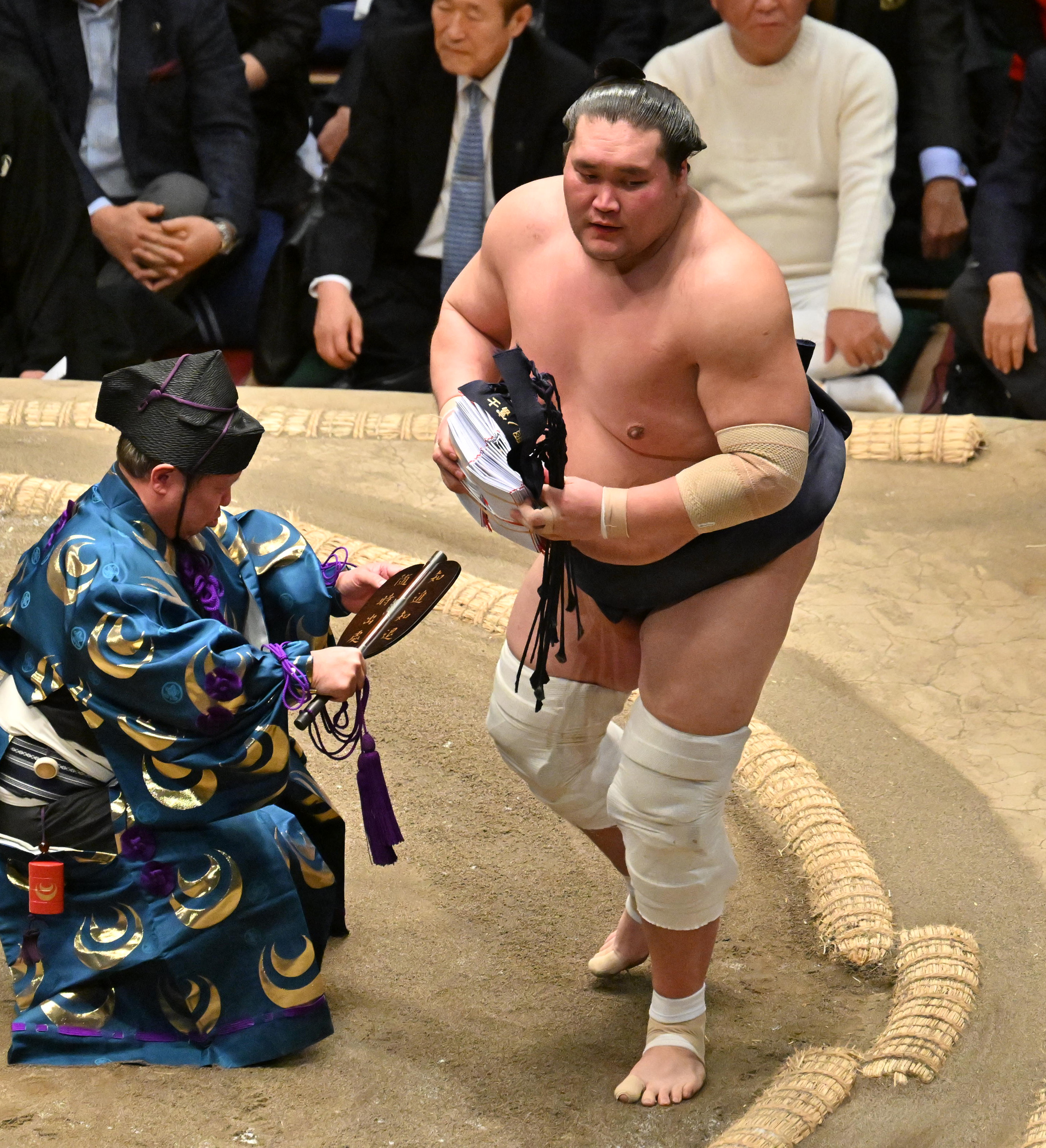 横綱照ノ富士、大関霧島を圧倒 琴ノ若との優勝決定戦へ／初場所 - サンスポ