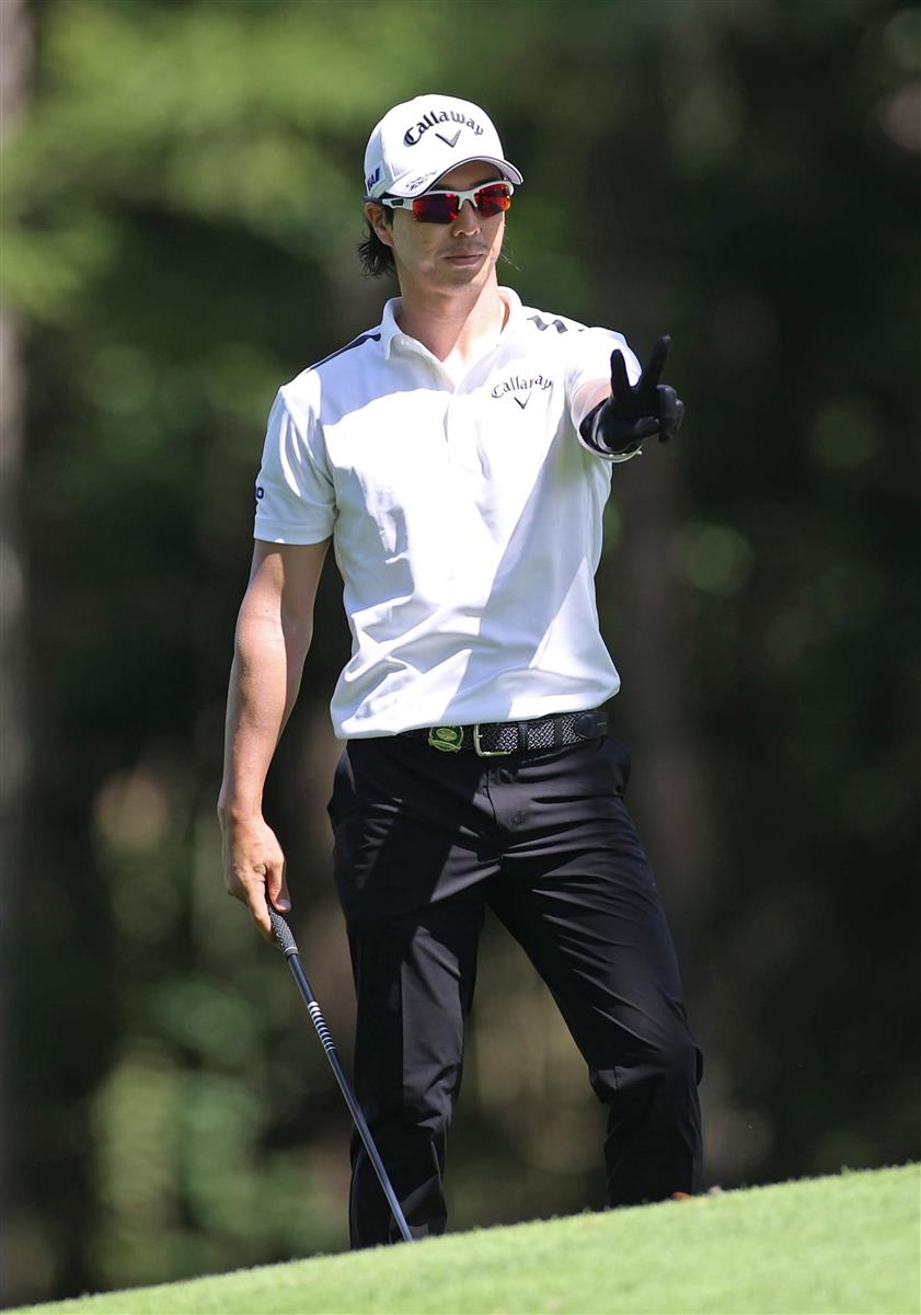 石川遼 ｖサインで猛チャージ３差６位タイ浮上 自己最大逆転優勝へ 楽しみな位置 フジサンケイｃ 1 2ページ サンスポ