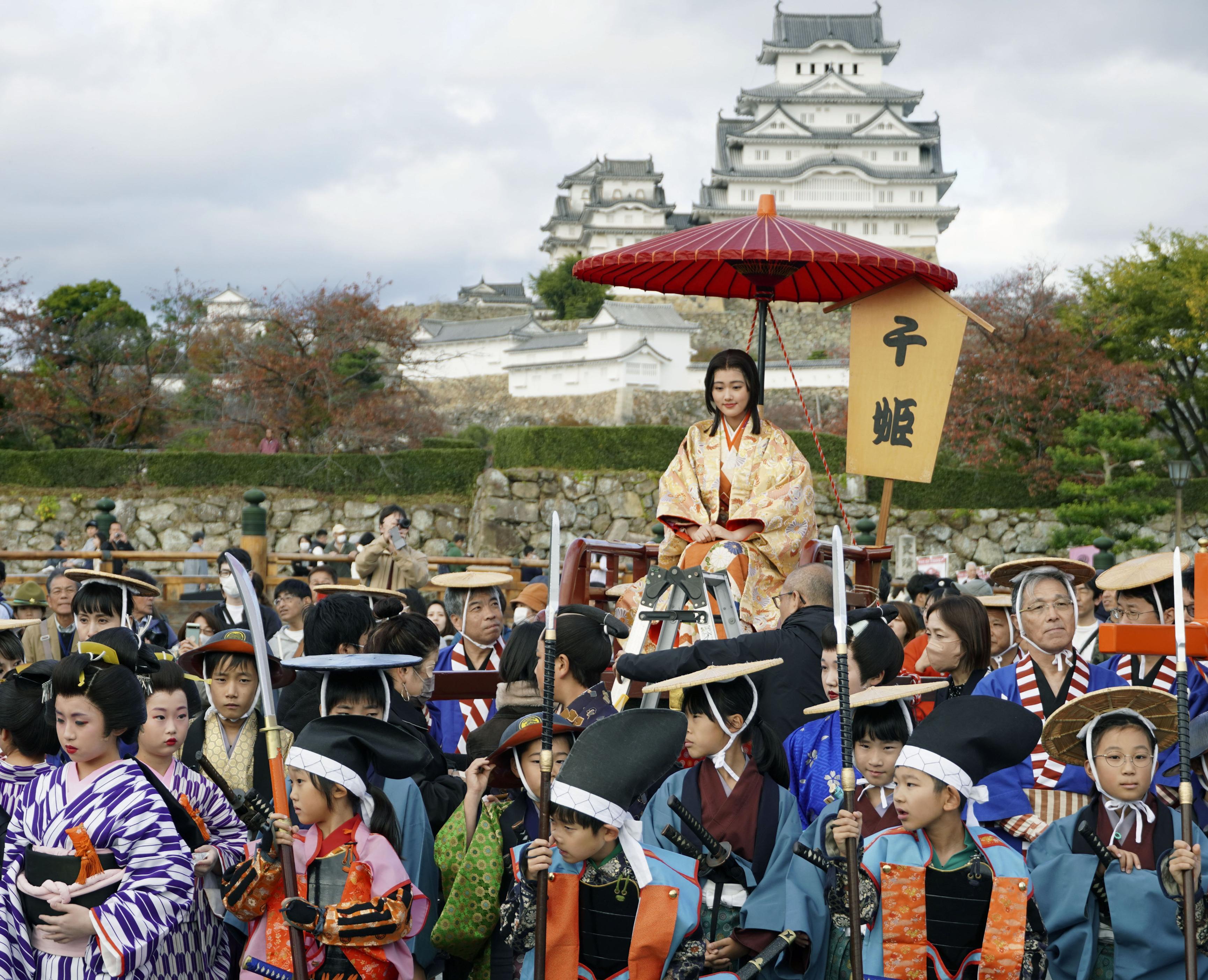 姫路城周辺で大名行列 〝千姫〟役の原菜乃華さんも登場（写真・画像 1