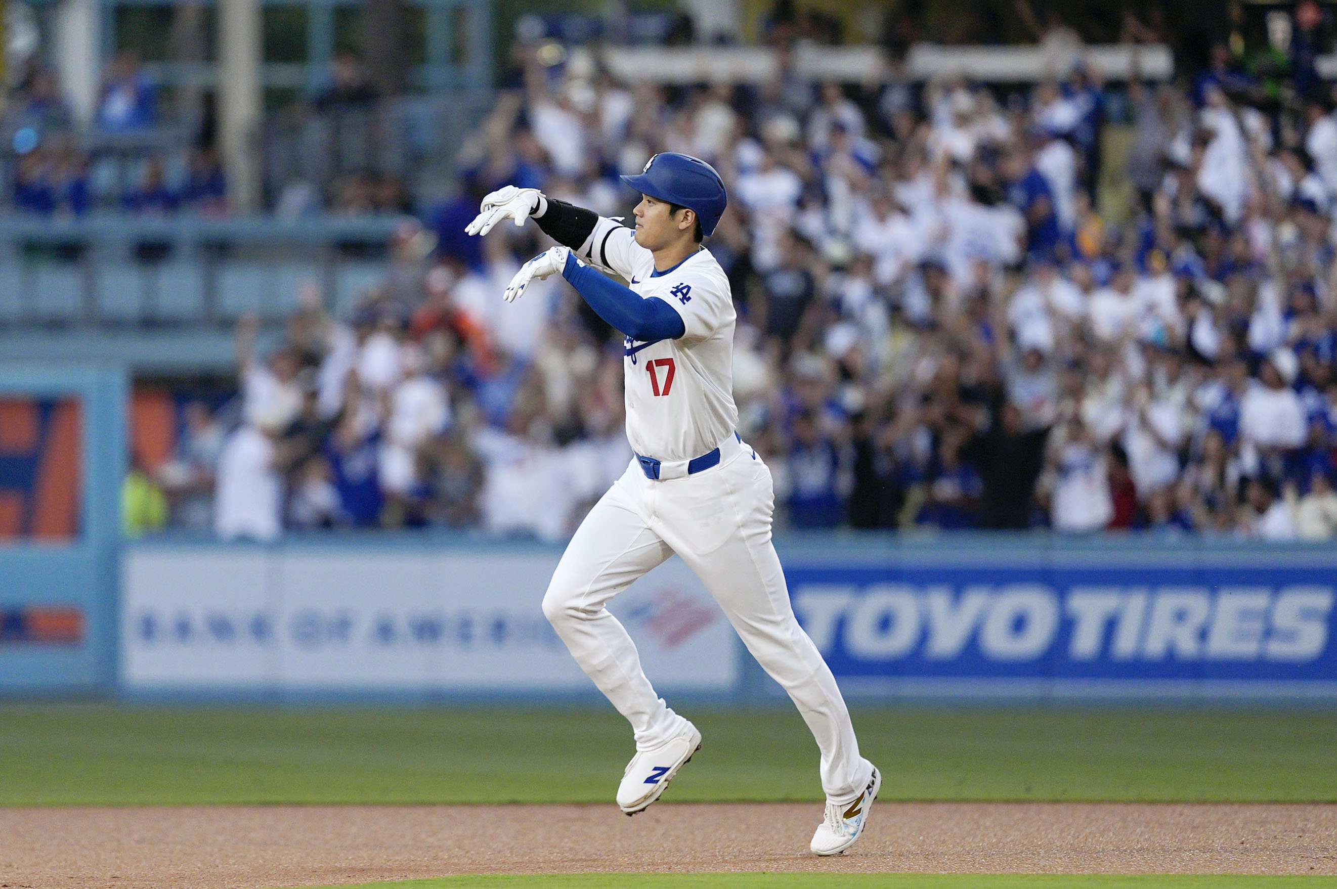 大谷翔平 【限定】ボブルヘッド　デコピンポーズ　ホームランセレブレーション 大谷翔平 【限定】ボブルヘッド デコピンポーズ ホームランセレブ