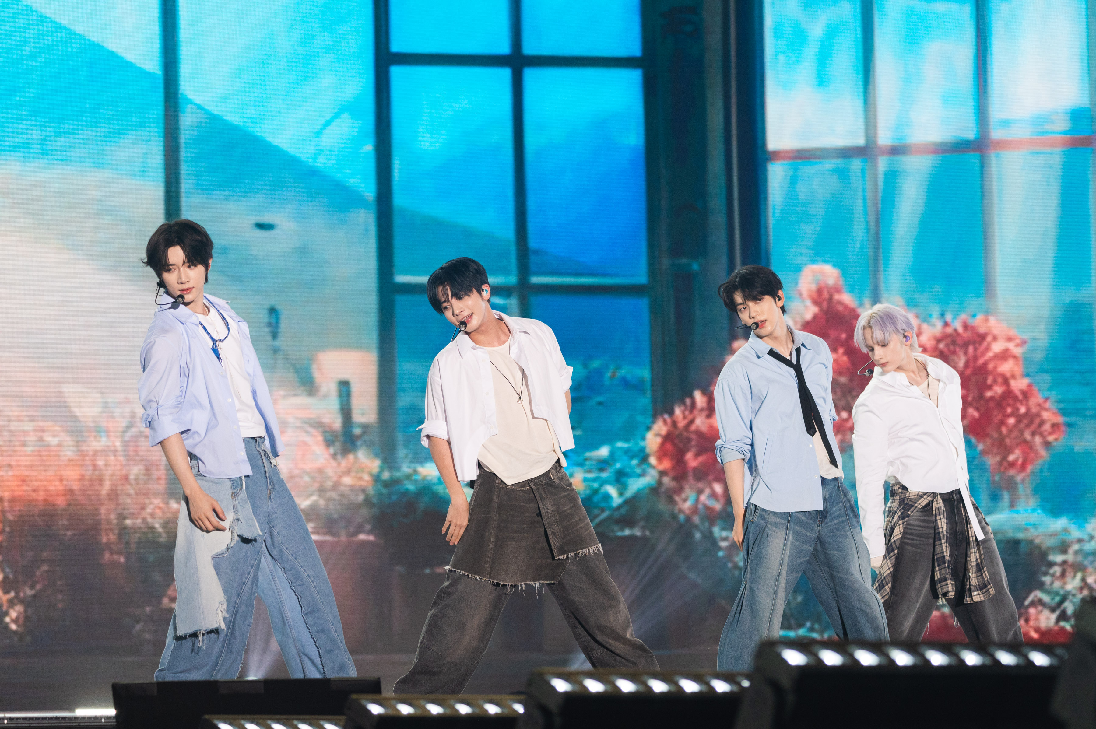 TOMORROW X TOGETHER、ヨンジュン不在も「気持ちは皆さんと過ごしてい