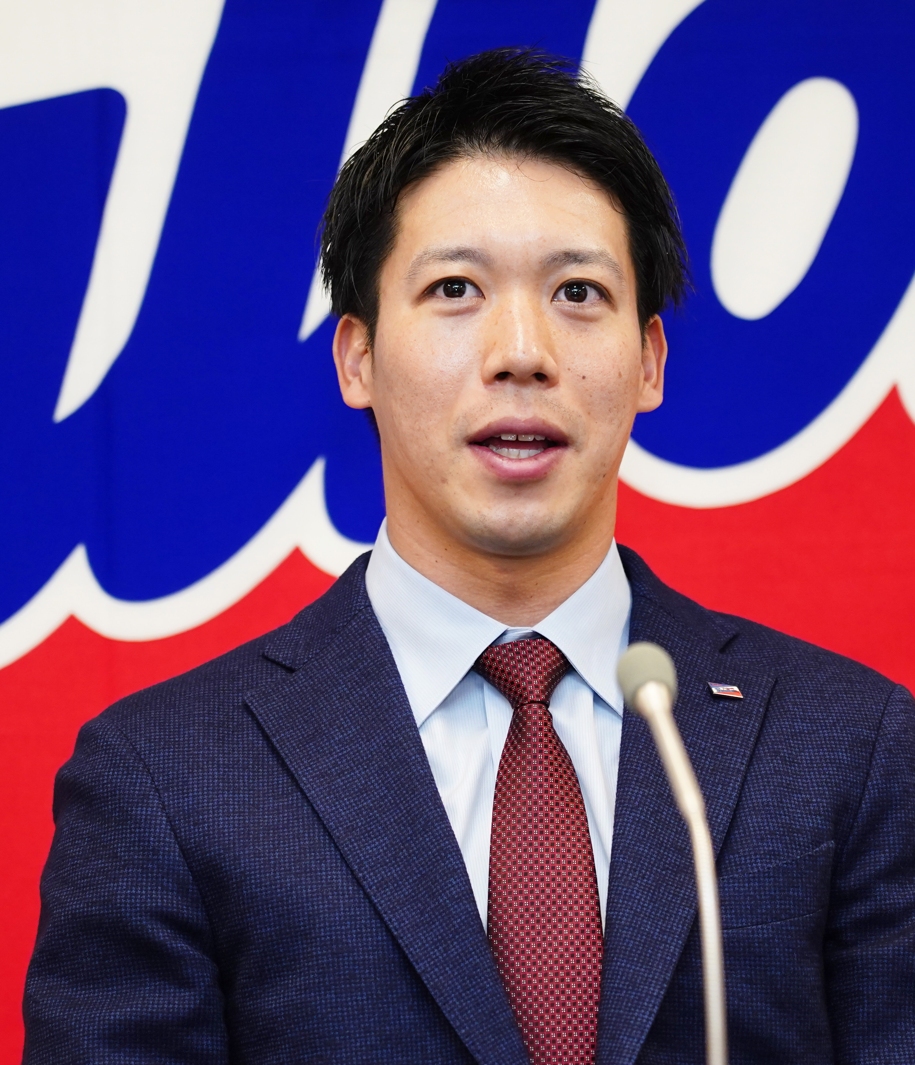 山田 哲人 年俸