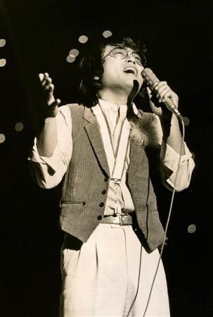 関西レジェンド伝 円広志 2 夢想花 歌って紙飛行機乱れ飛んだ世界歌謡祭 2 3ページ サンスポ 関西レジェンド伝 円広志 2 夢想花 歌って紙飛行機乱れ飛んだ世界歌謡祭 2 3ページ サンスポ