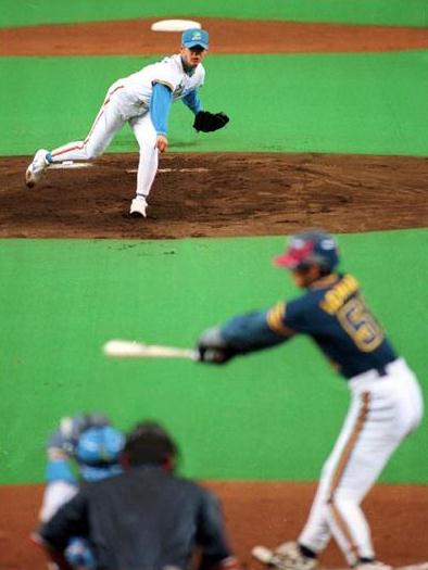 スポーツ記念日】怪物ｖｓ天才 「松坂」「イチロー」初対決（１９９９