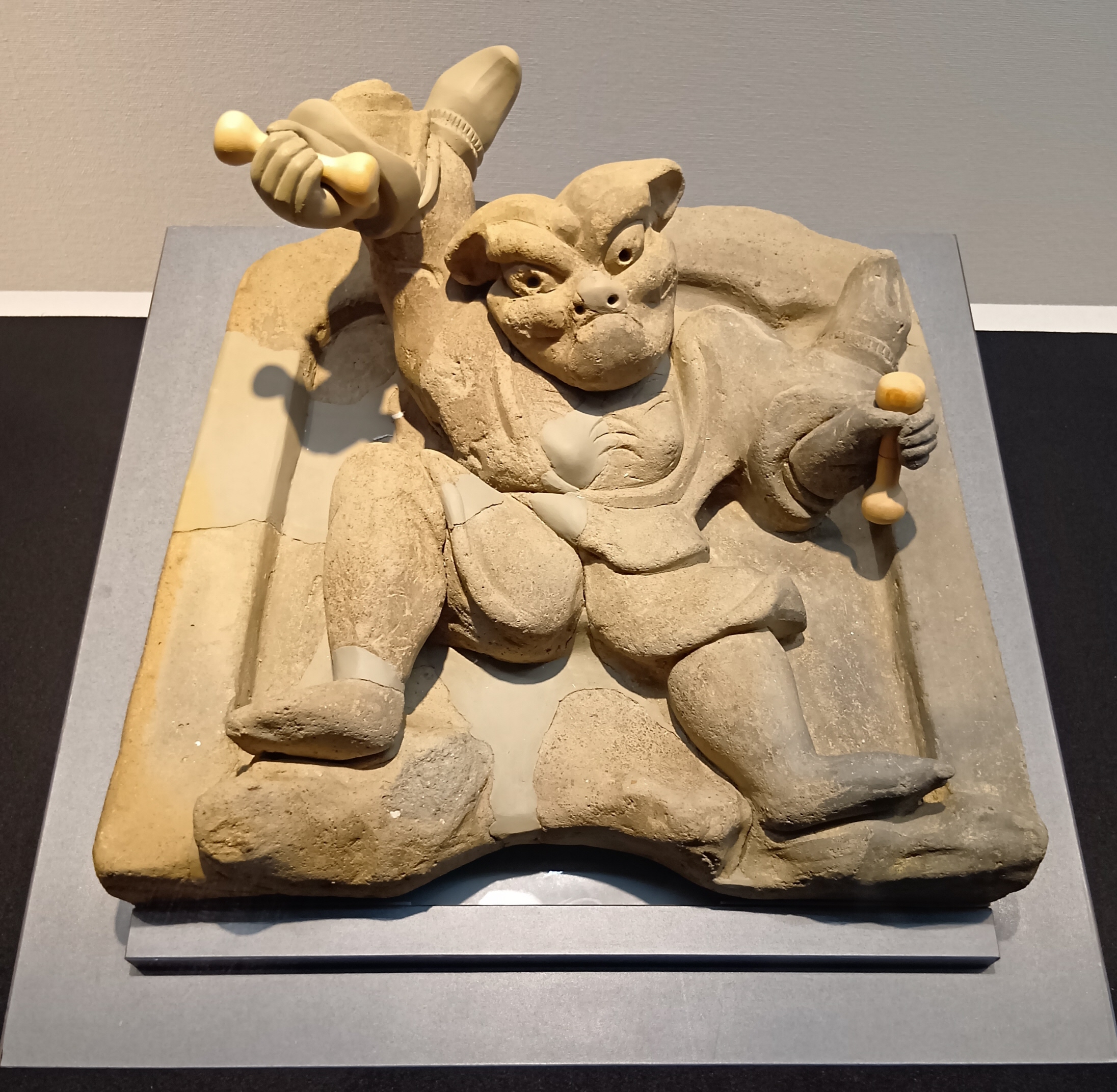 秀長の郡山城の金箔瓦展示 秀吉の大坂城と文様共通 奈良・橿考研博物館