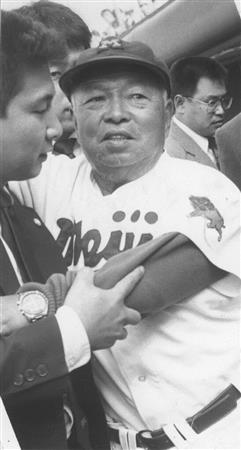 明大の猪ユニ30年ぶり復活へ！島岡監督時代、左袖につけたマーク