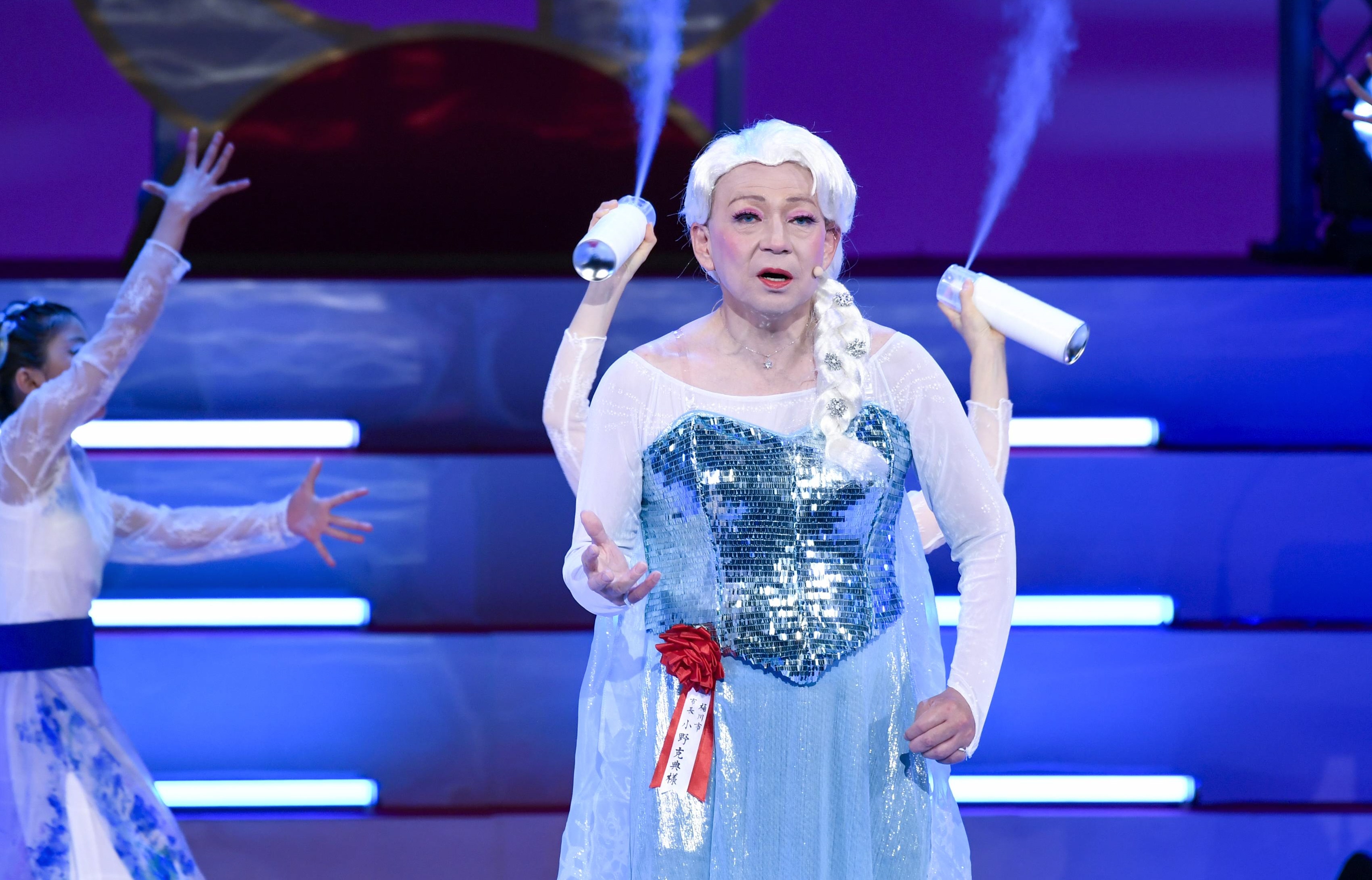 お堅いイメージ一転 アイドルあり女装あり 埼玉政財界人チャリティ歌謡