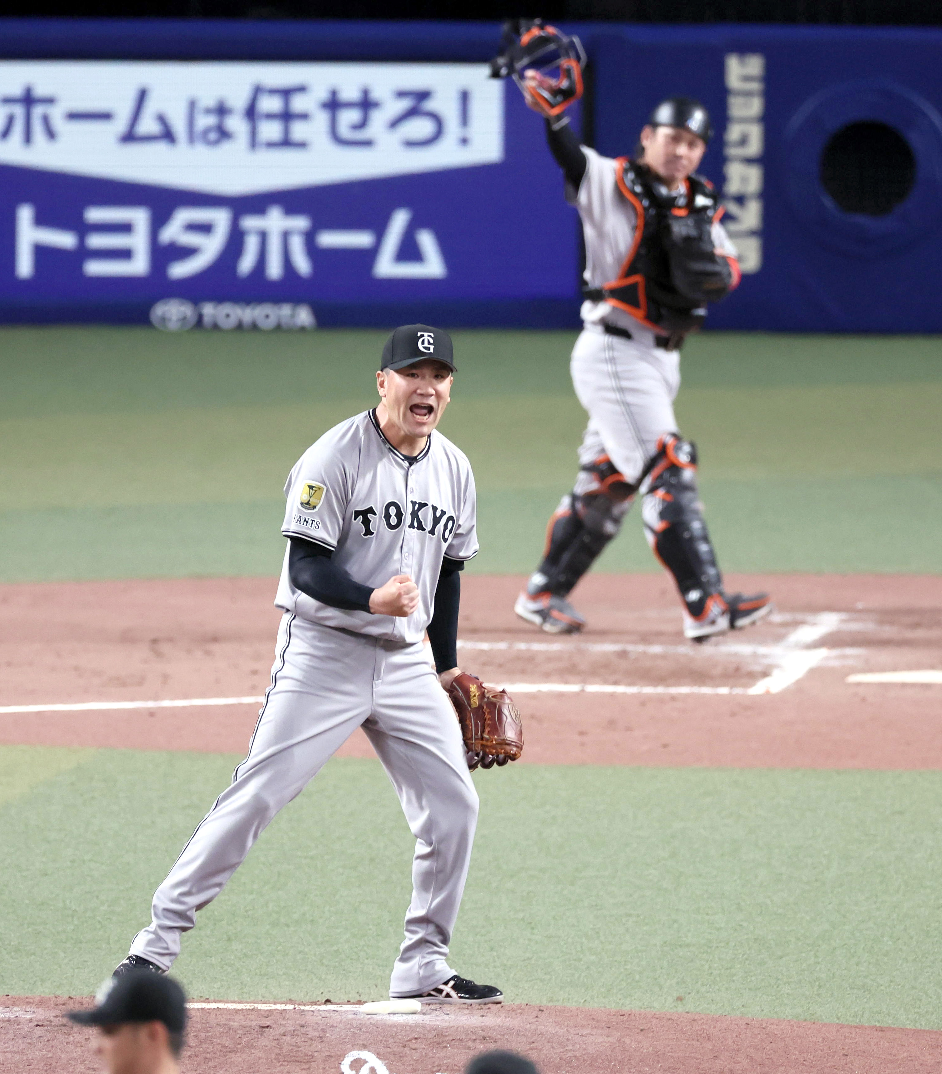 巨人デビューの田中将大、一回いきなりピンチも4番石川を併殺