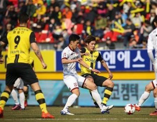 スポーツ異聞 韓国メディアも呆れる韓国サッカー ｋリーグ 反則横行 観客落ち込み 今や 張り子の虎 1 4ページ 産経ニュース
