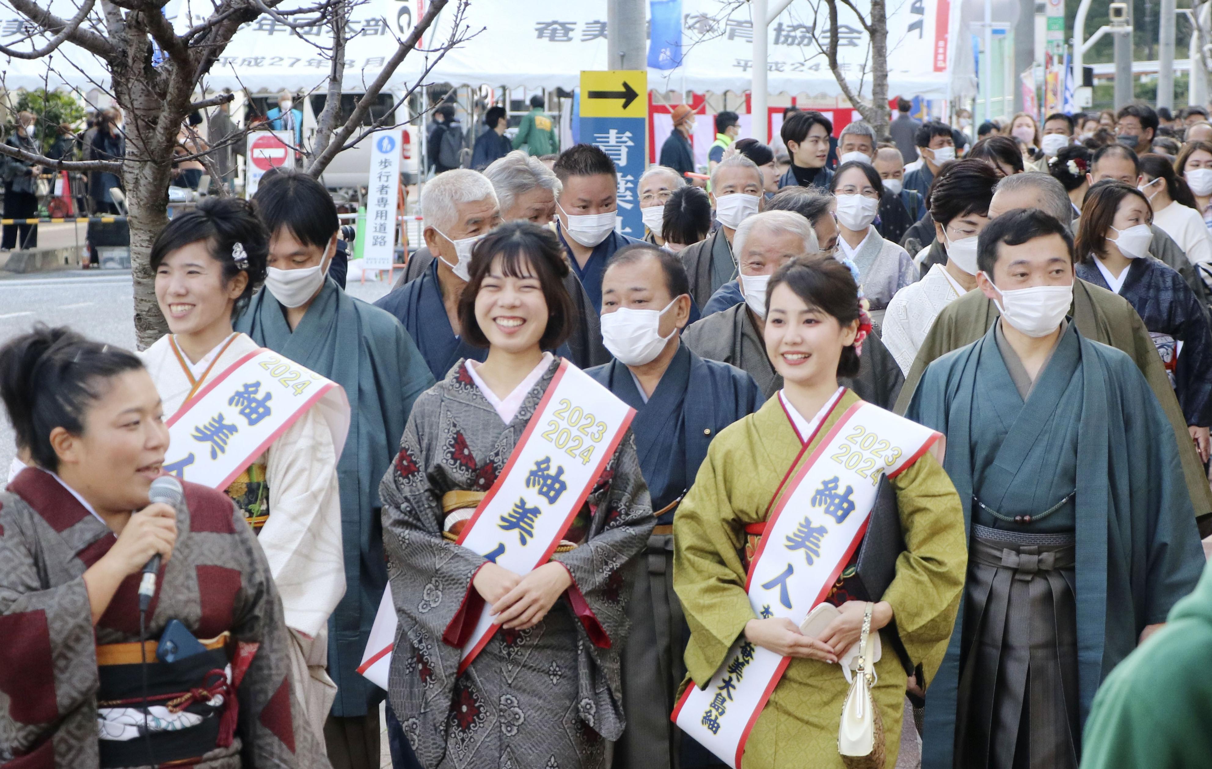 大島紬で復帰70周年祝う 3年ぶりに新春イベント - 産経ニュース