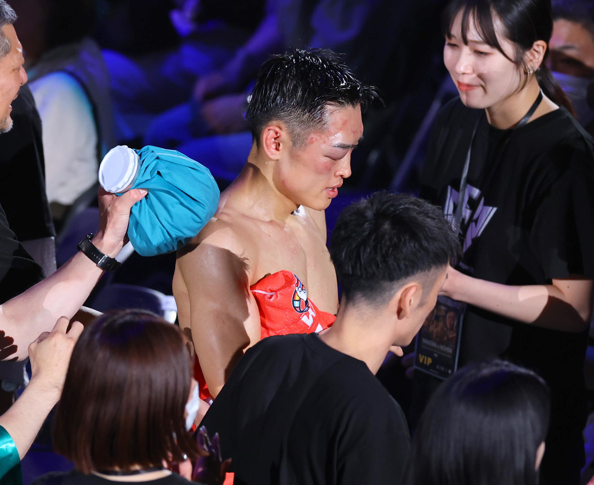 ボクシング】西田凌佑、右肩脱臼により無念の棄権で初黒星 試合後は