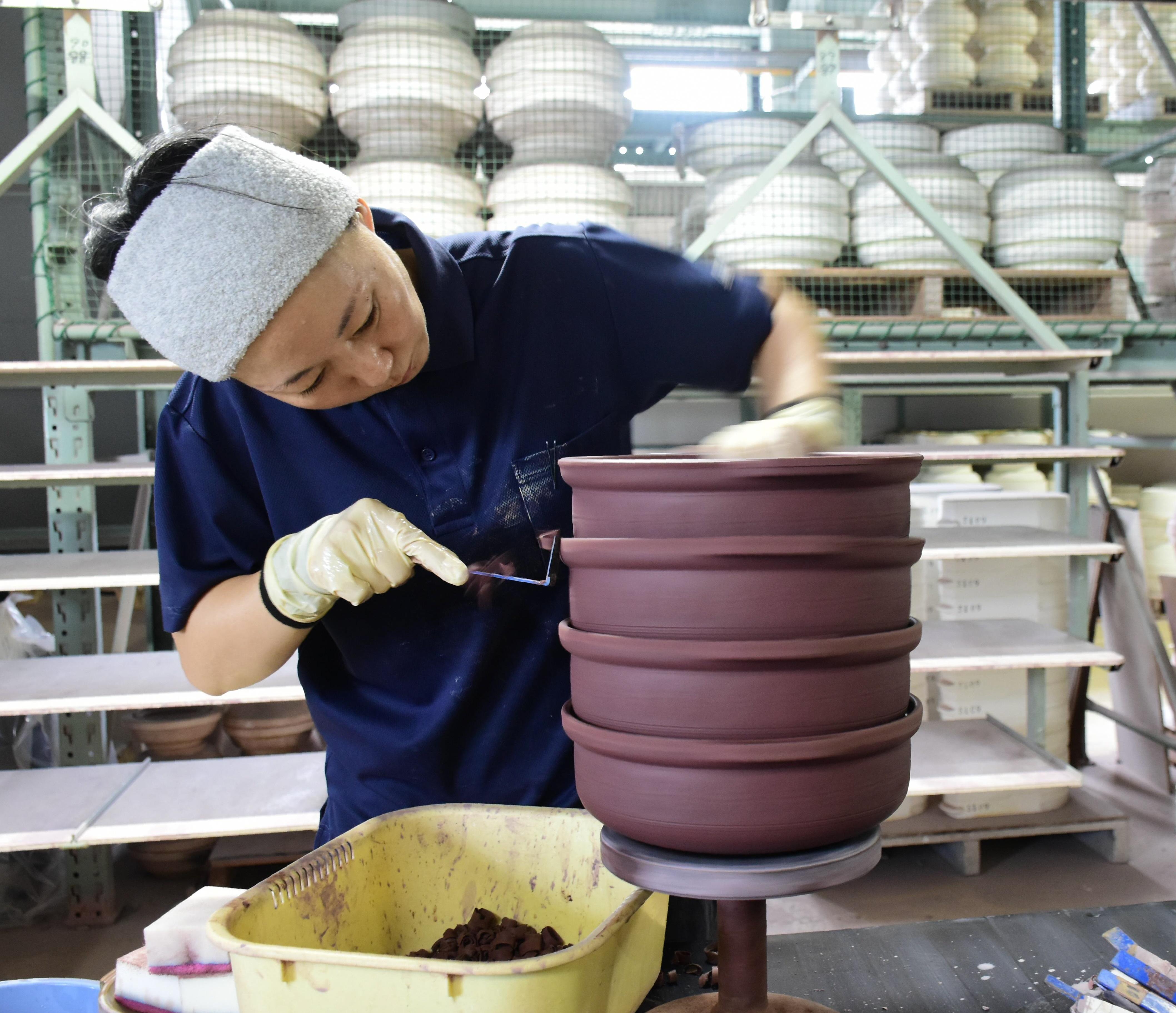 国産土鍋の8割占める萬古焼 昭和の食卓を彩った定番から「らしくない