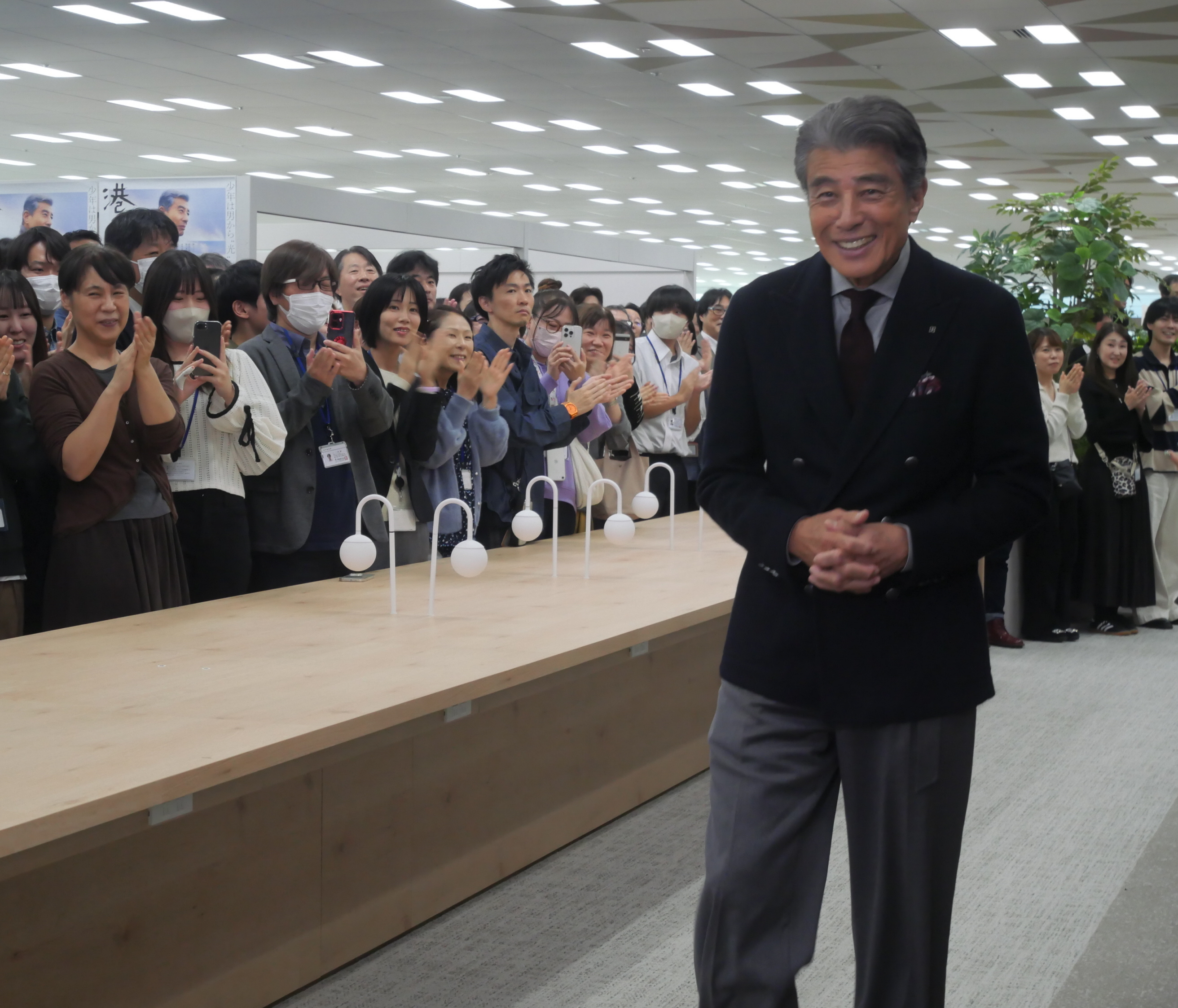 舘ひろし石原プロ貴重法被 法被でハッピーニューイヤー」舘ひろしが達成したい「石原裕次郎さん