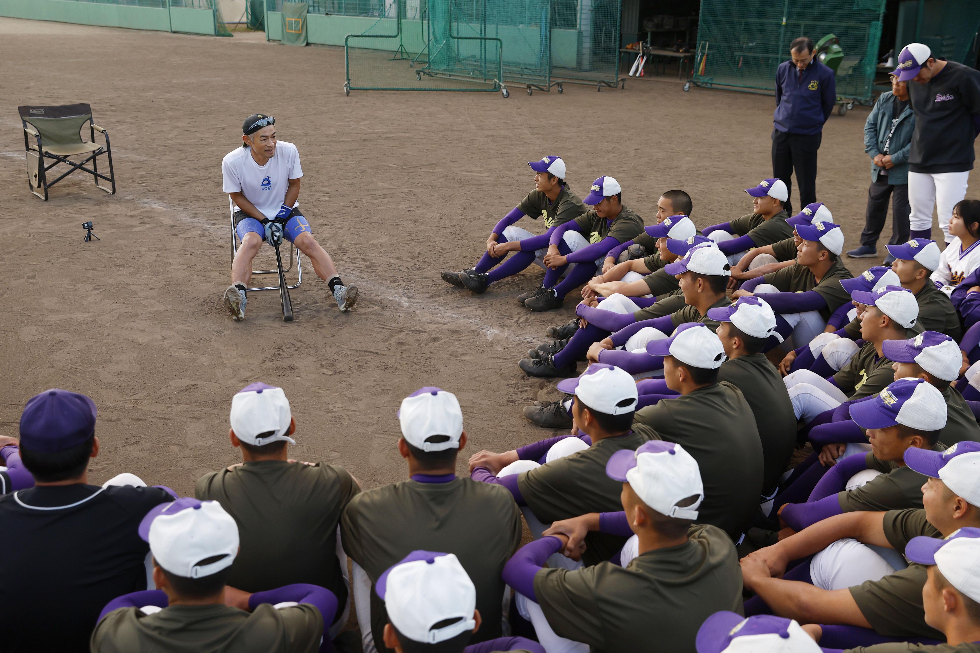 イチローさん、母校・愛工大名電高に帰る 18年ぶり訪問「すごい不安があった」 県大会「ベスト8は行ってくれないと」後輩たちへ叱咤激励（1/2ページ）  - zakzak：夕刊フジ公式サイト