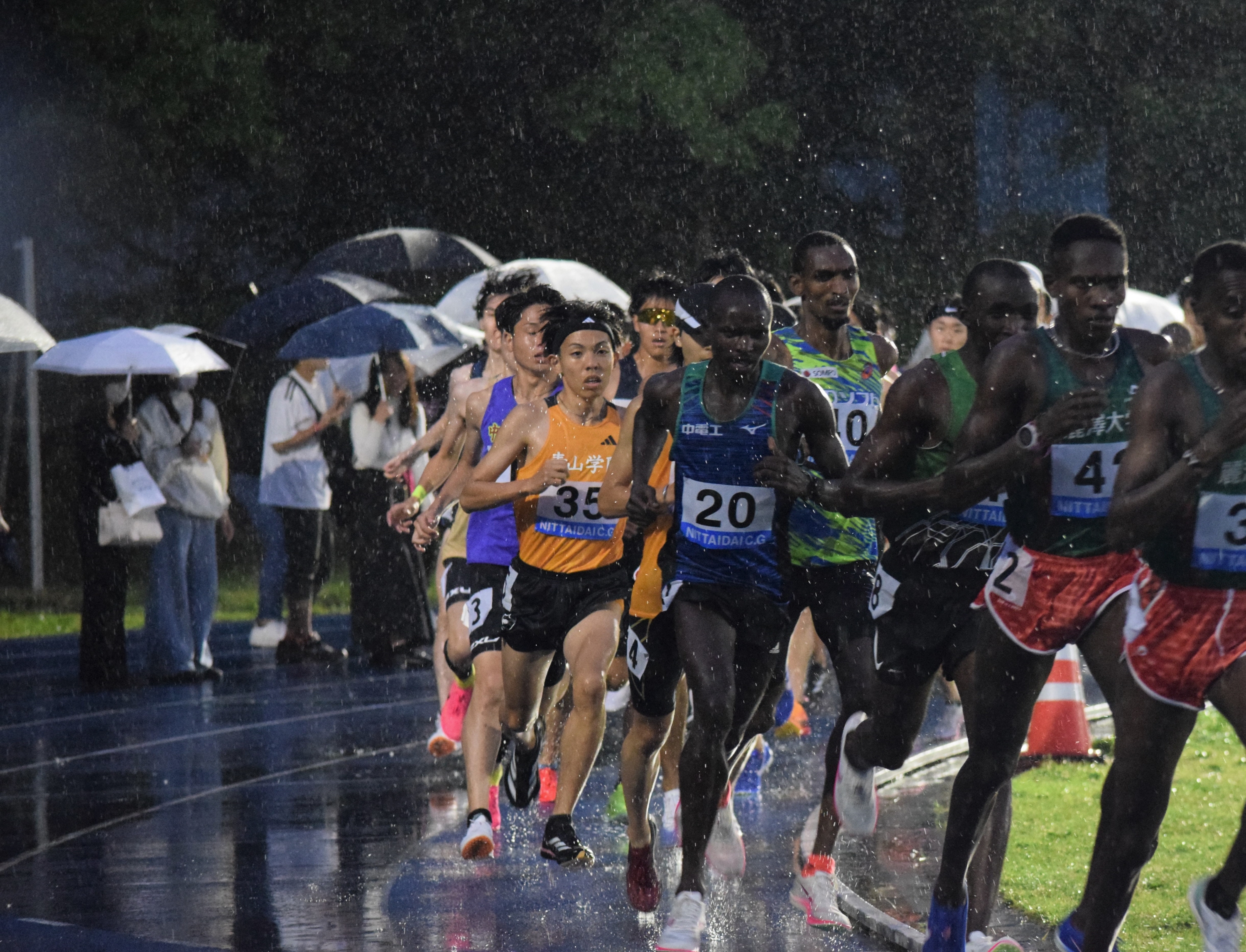 青学大・鶴川正也が13分24秒90をマーク 黒田朝日も好タイム 日体