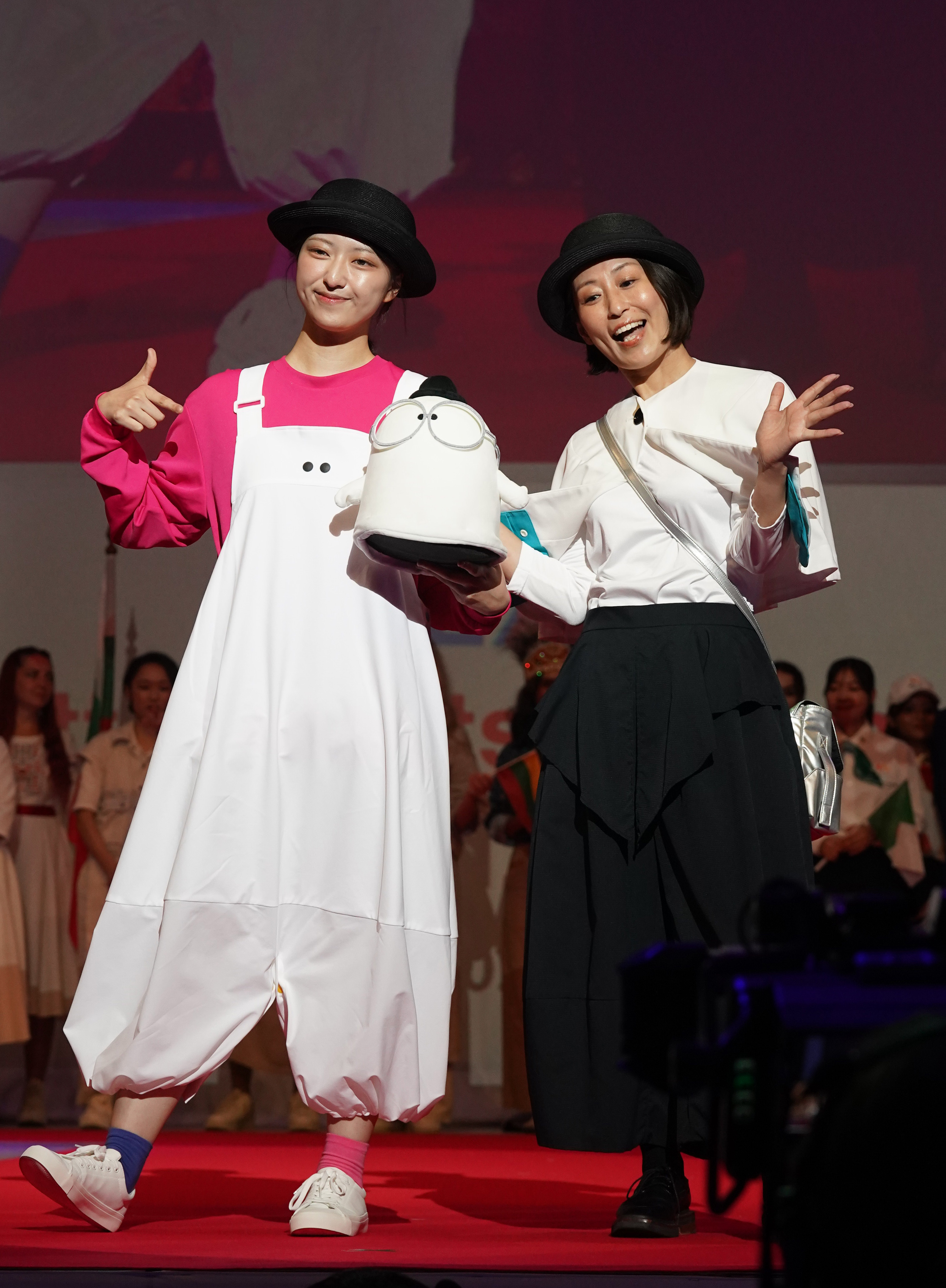 万博日本館制服は「日本の美意識を纏う」ウーマンズパビリオンは阿部