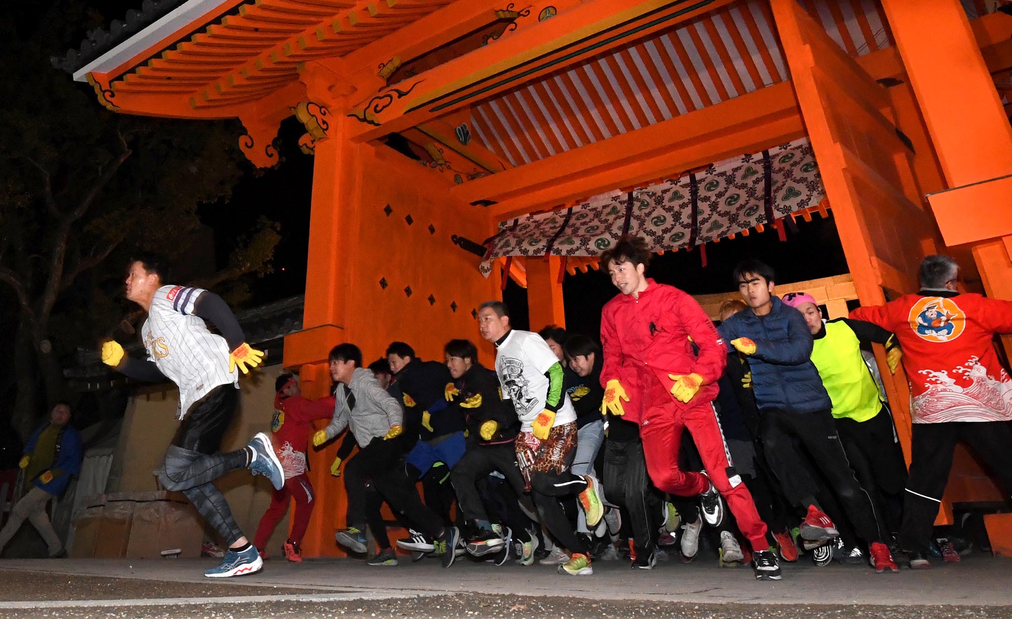 服男 神社 安い 一位の人