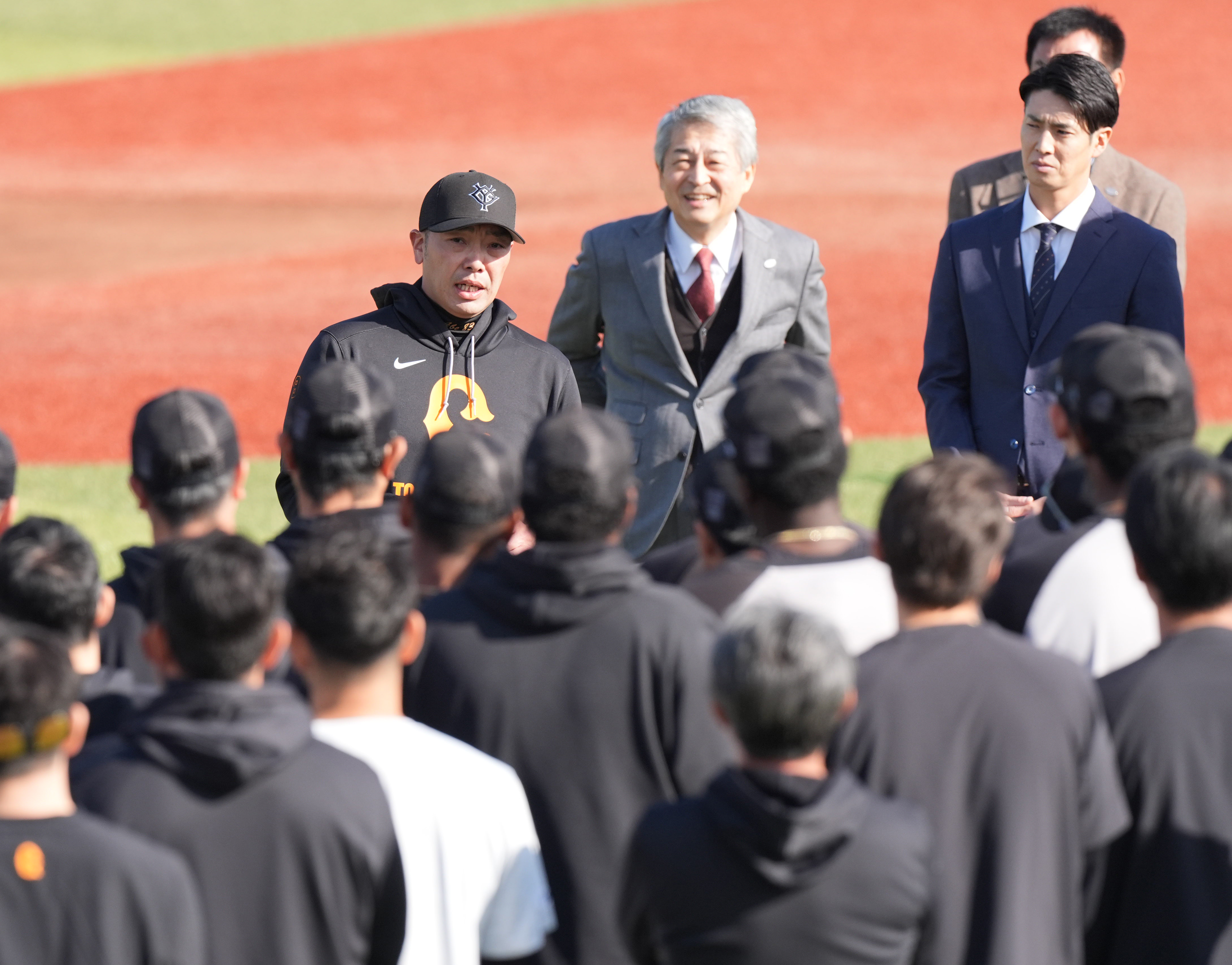 巨人・阿部慎之助監督が岡本和真のメジャー挑戦表明に初言及「いろんな