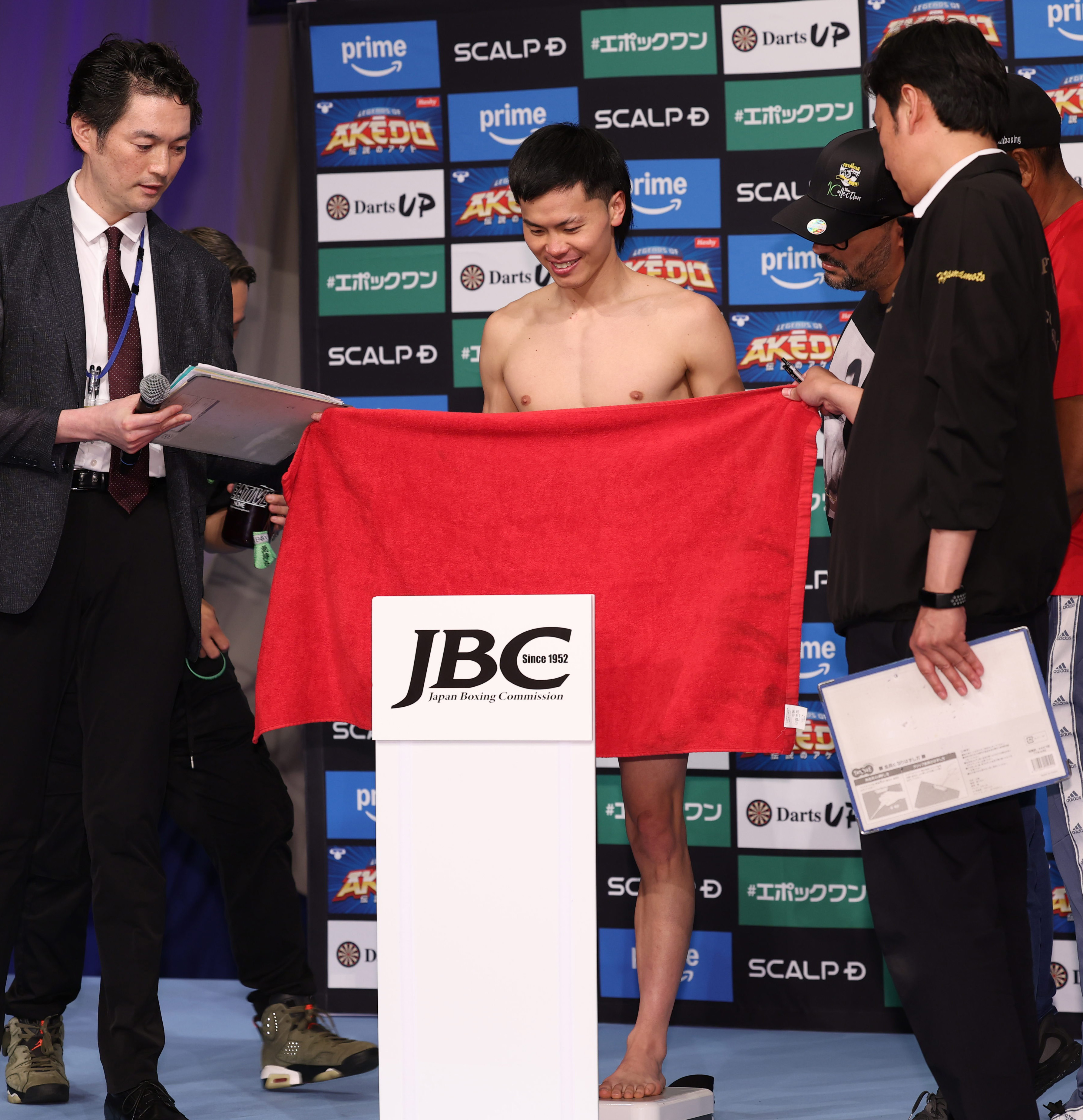 ボクシング】那須川天心、プロ公式戦54戦目で初の全裸で計量クリア