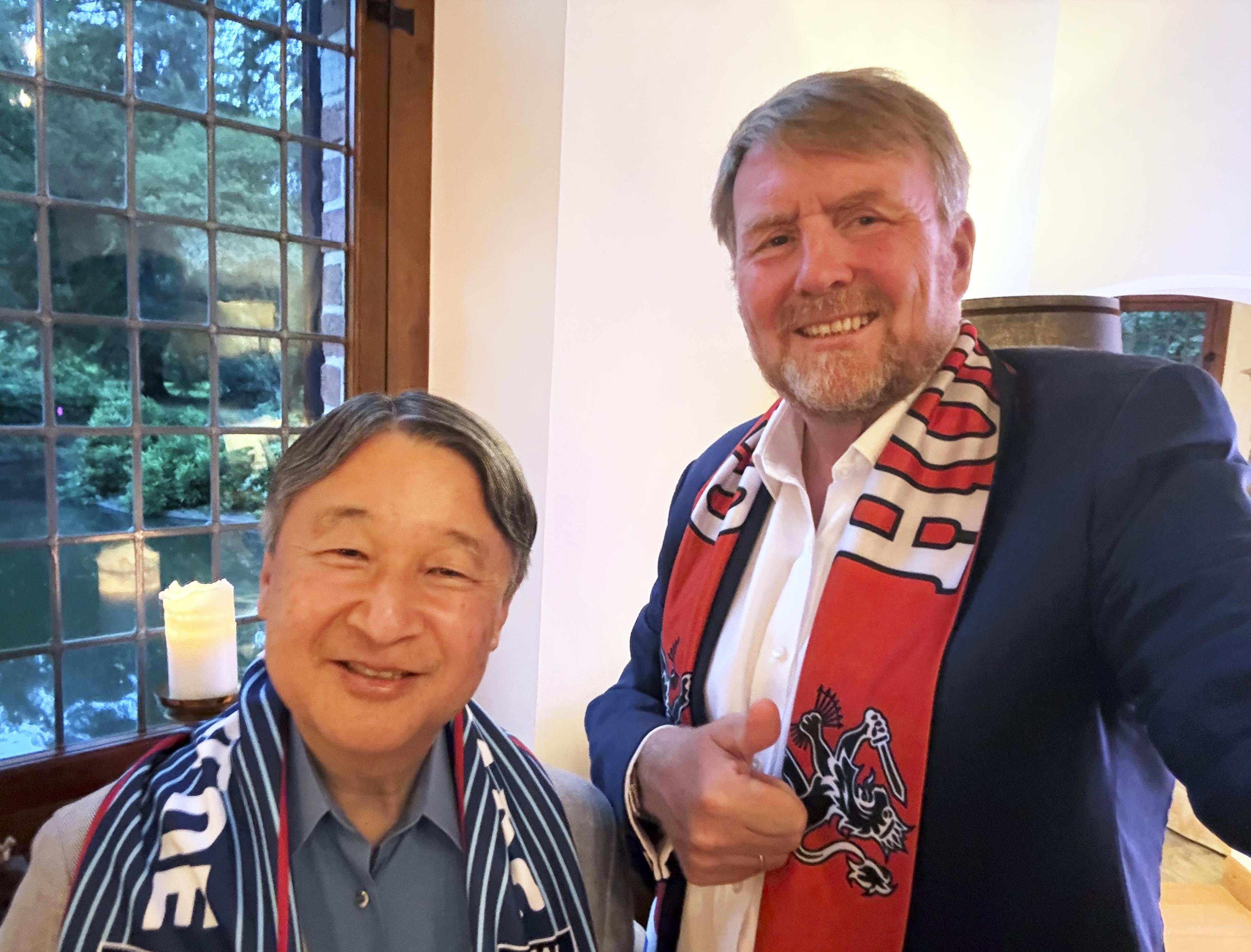 両陛下、国王夫妻とサッカーW杯日蘭戦ご観戦 オランダ王室が写真公開
