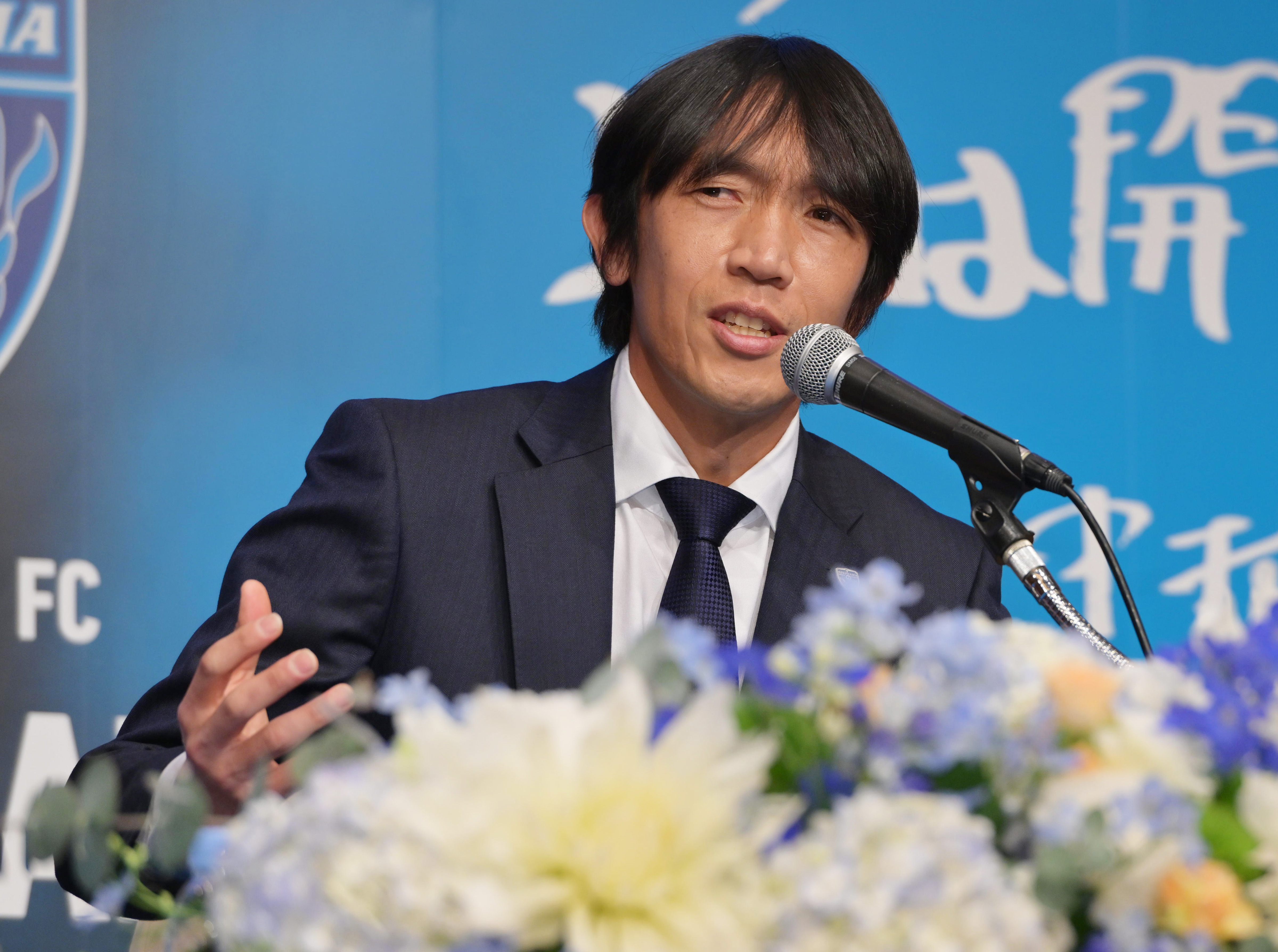 引退会見の中村俊輔 尊敬できる後輩は長友 サッカーに対する考え方学んだ サンスポ 引退会見の中村俊輔 尊敬できる後輩は長友 サッカーに対する考え方学んだ サンスポ