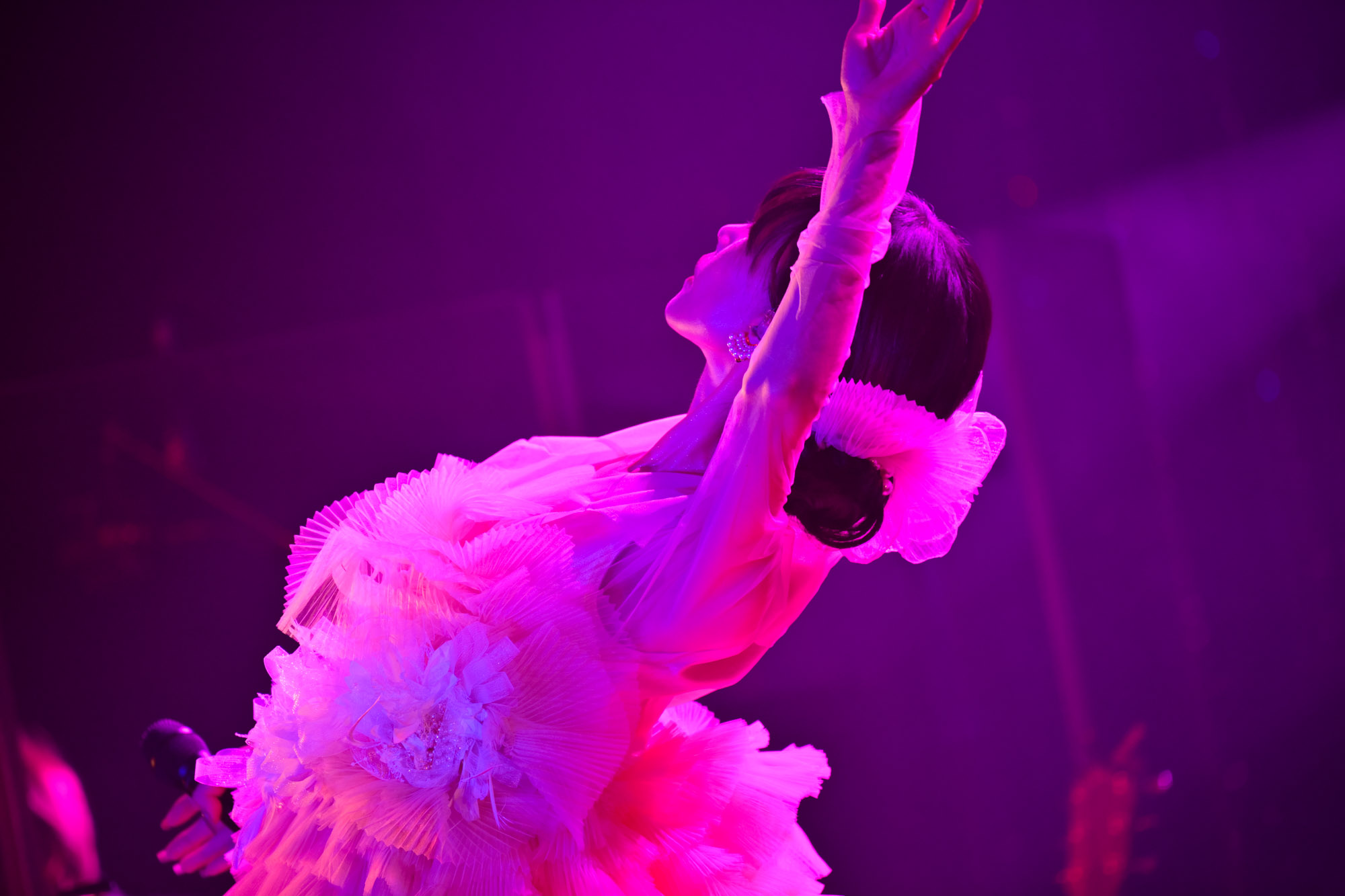 中森明菜8年ぶりディナーショーで力強く「DESIRE」など熱唱「頑張ら