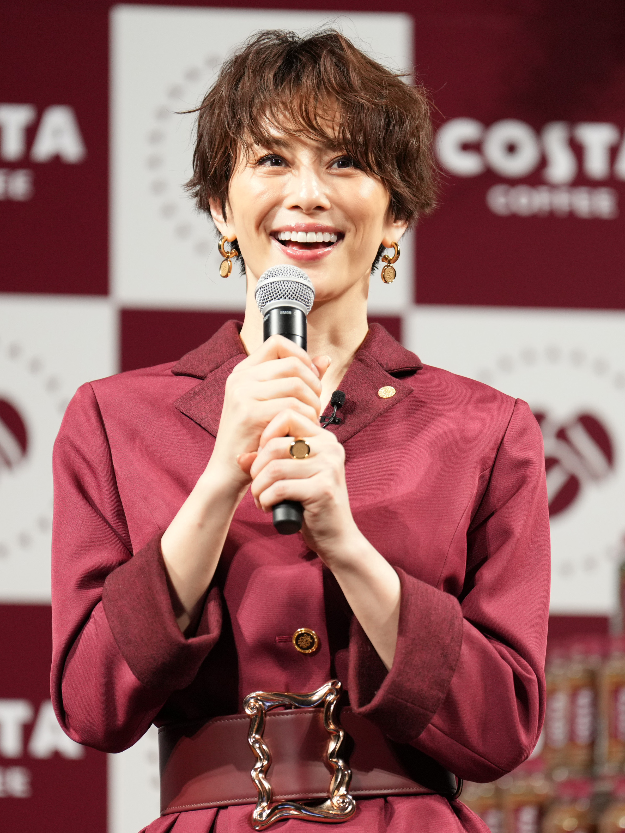 米倉涼子が出演ＣＭと同じエレガントなワンピース姿で登場 「この年齢になると美よりも健康！」 - サンスポ