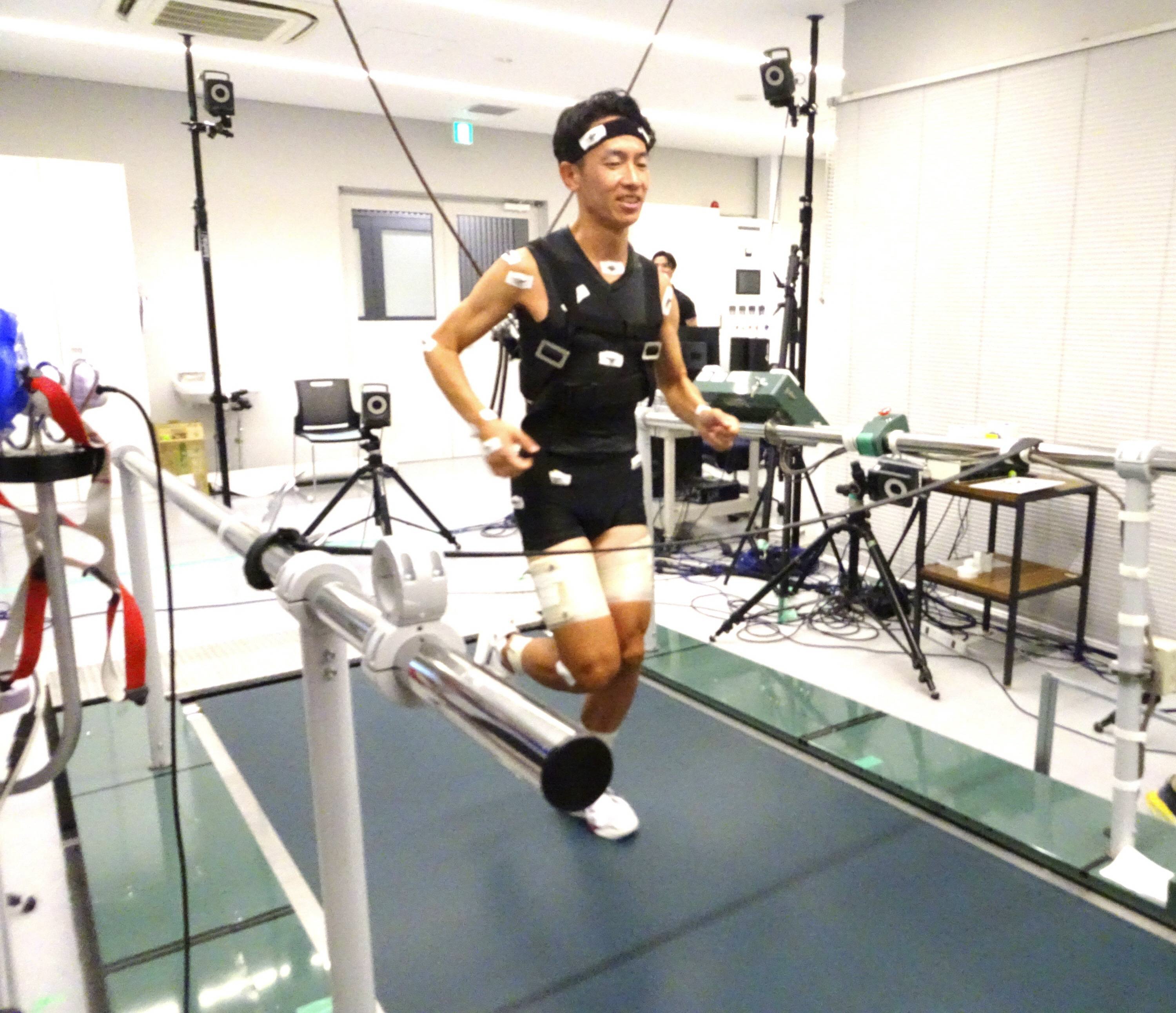 メダル支えた129gマラソンシューズ 世界陸上で存在感示したアシックス