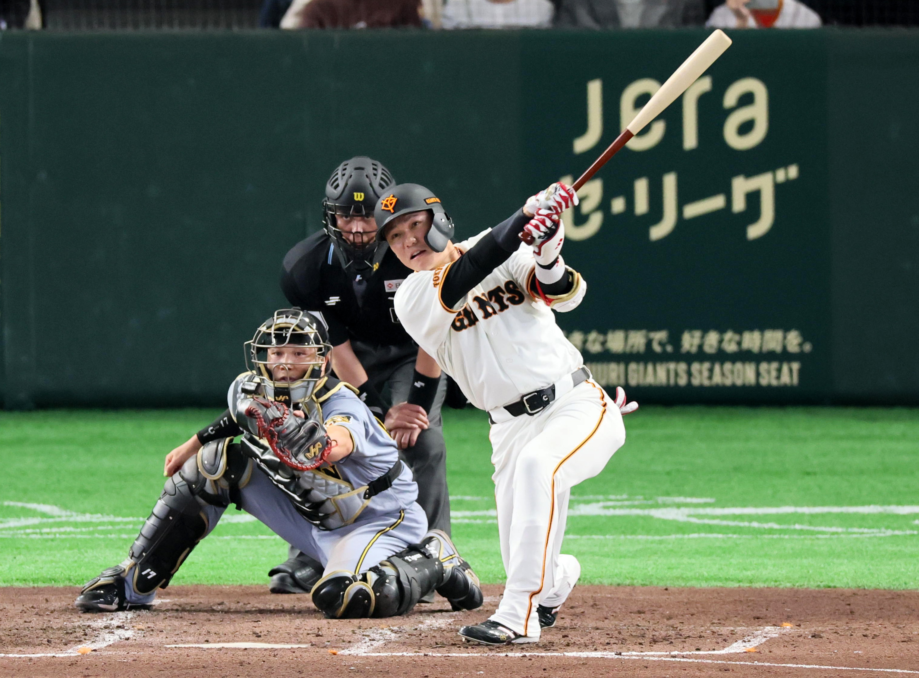 巨人・坂本勇人が今季初安打 阿部慎之助超え東京D最多出場に自ら花