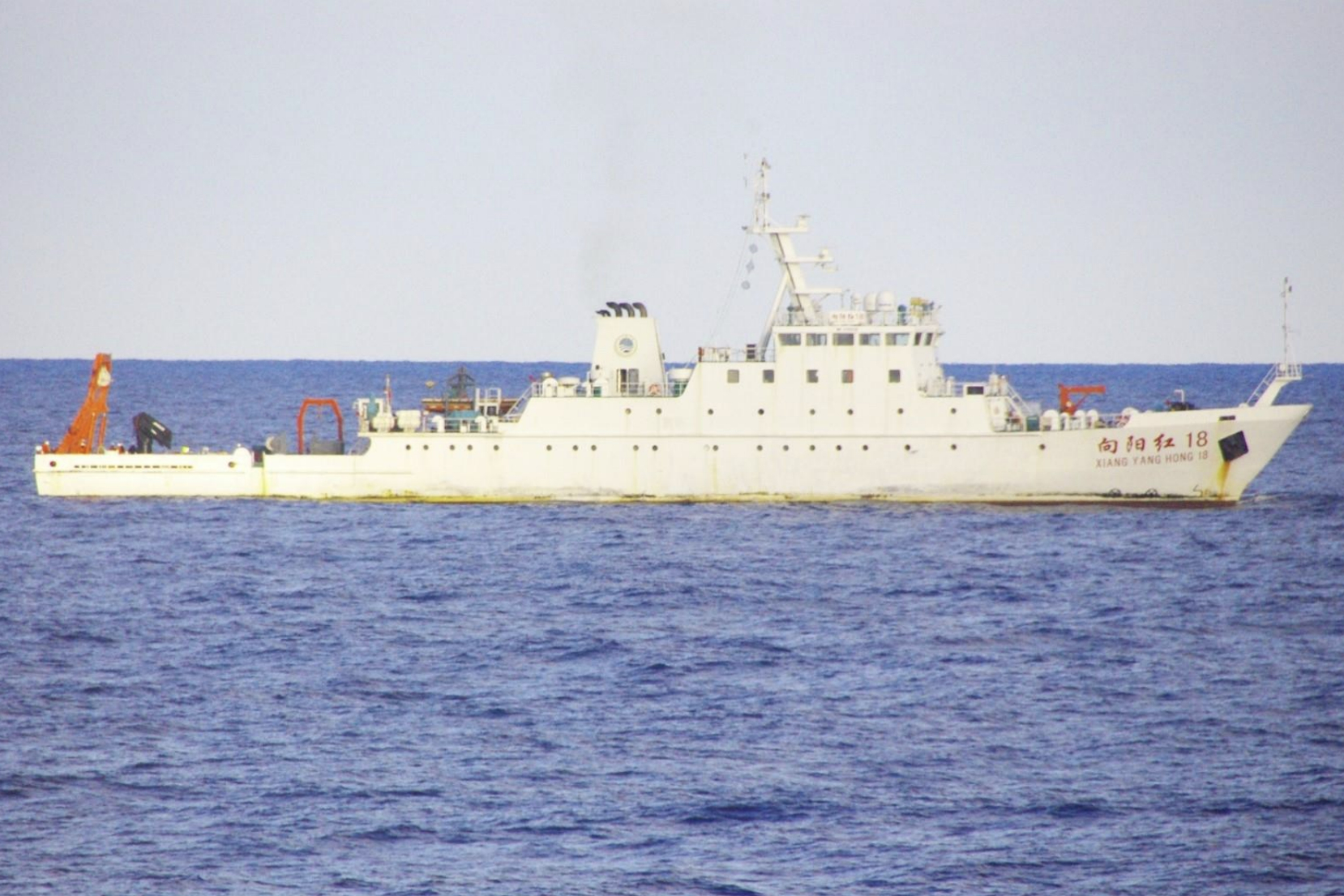 海辺の船 960px-Claude_Monet_-