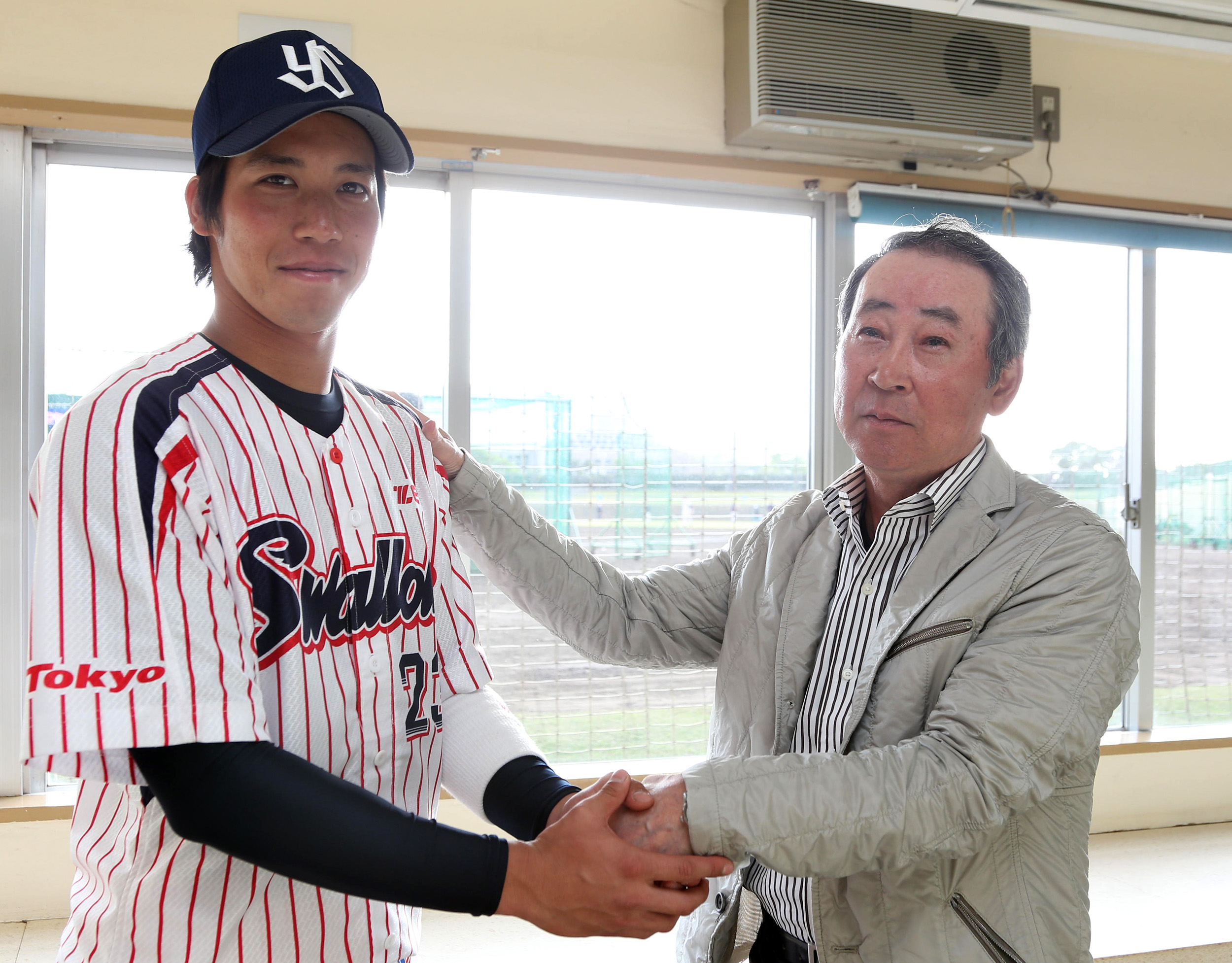 若松勉氏、自身の年少記録抜いたヤクルト・山田を祝福「体のバネを使っ