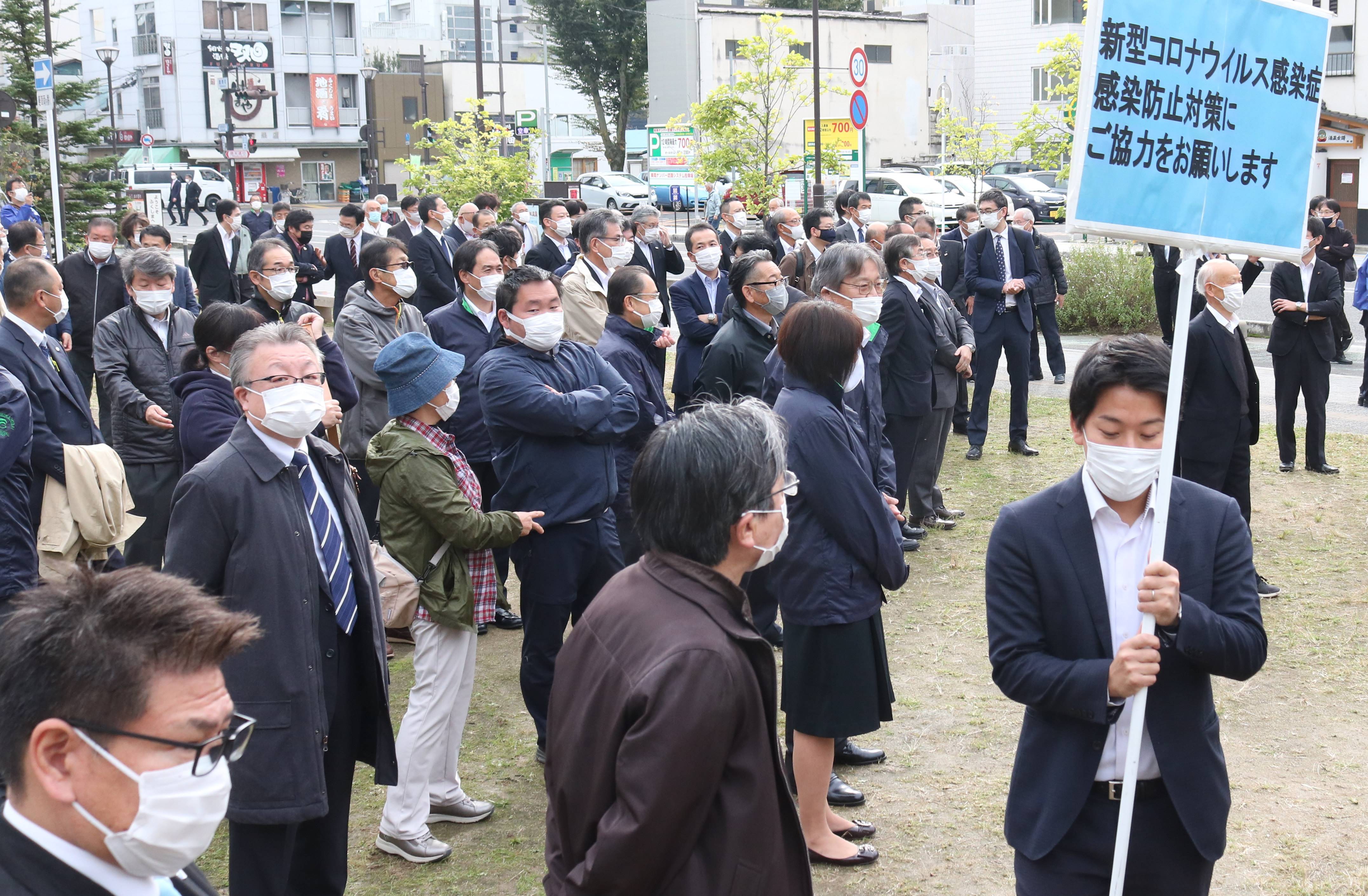 握手は自粛 コールは無言で コロナ禍の選挙戦 産経ニュース