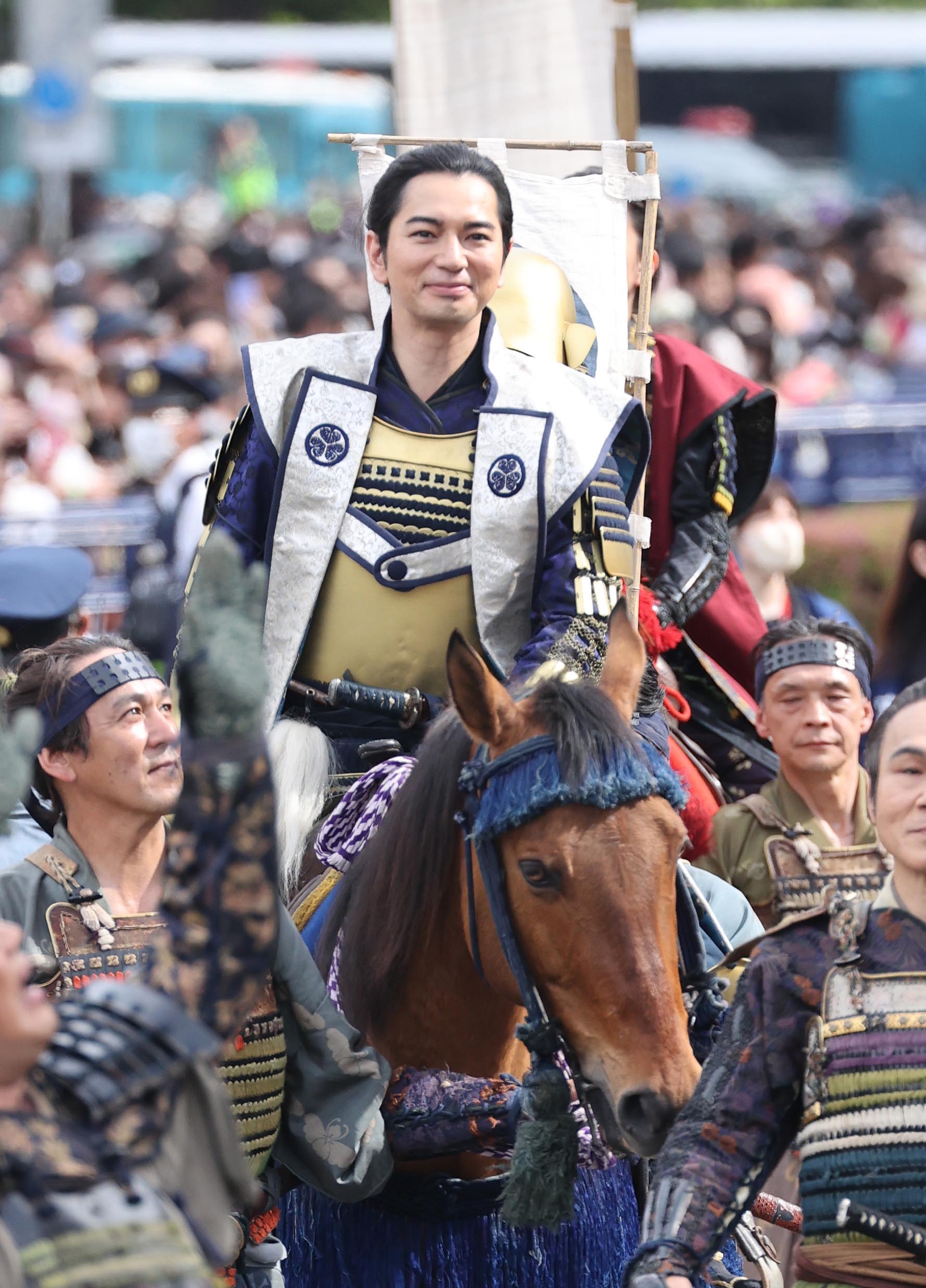 松本潤に６８万人が殺到 「浜松まつり」騎馬武者行列 韓国の雑踏事故を