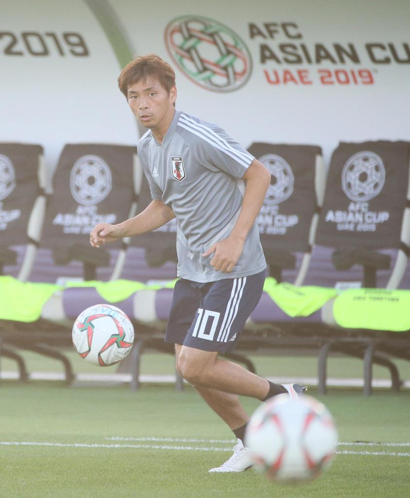 サッカー日本代表 ウズベキスタン戦速報 １ 先発１０人入れ替え 主将は青山敏弘 産経ニュース