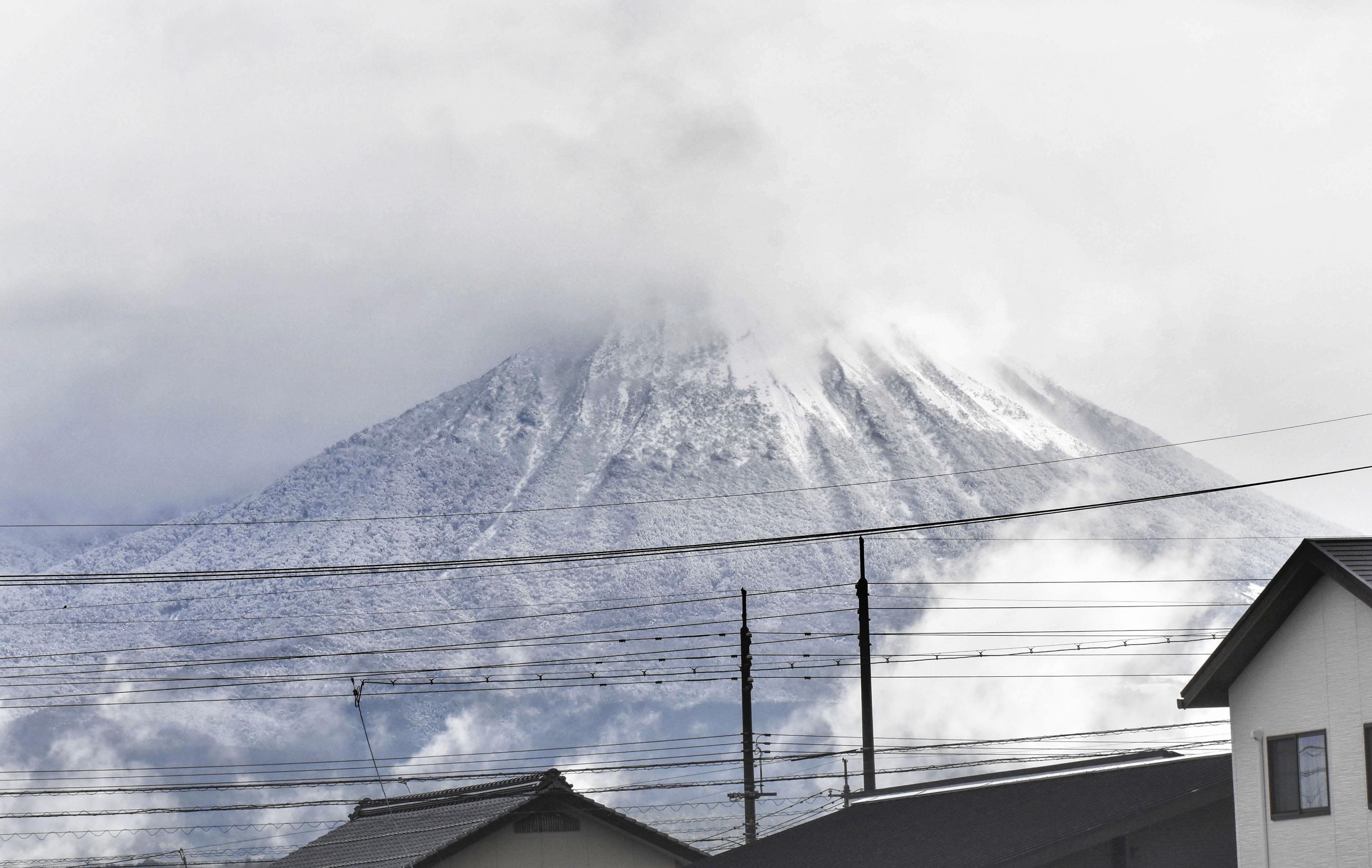 大山で初冠雪と発表 平年より9日遅く - 産経ニュース