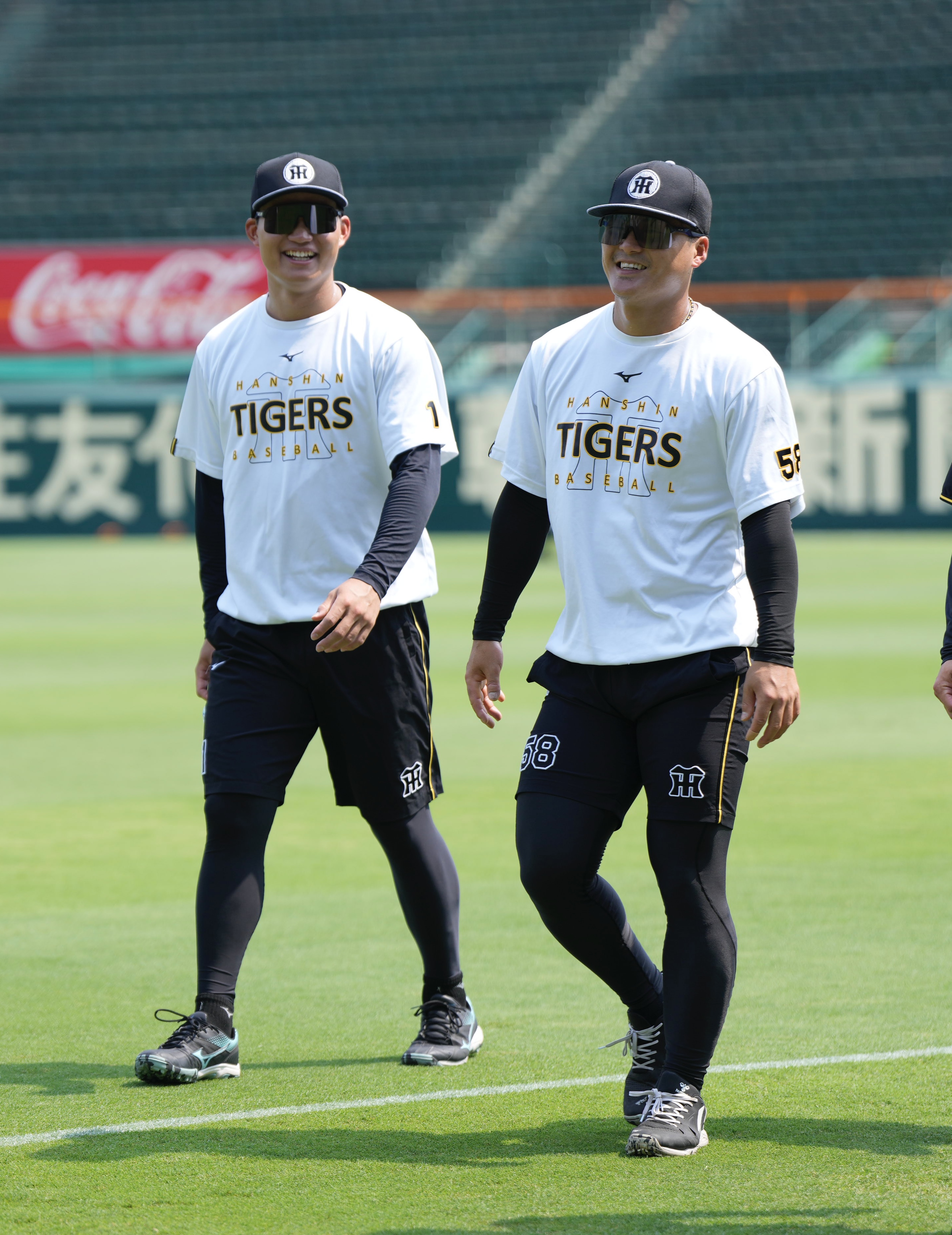阪神、甲子園試合前練習で「短パンスタイル」解禁 高寺