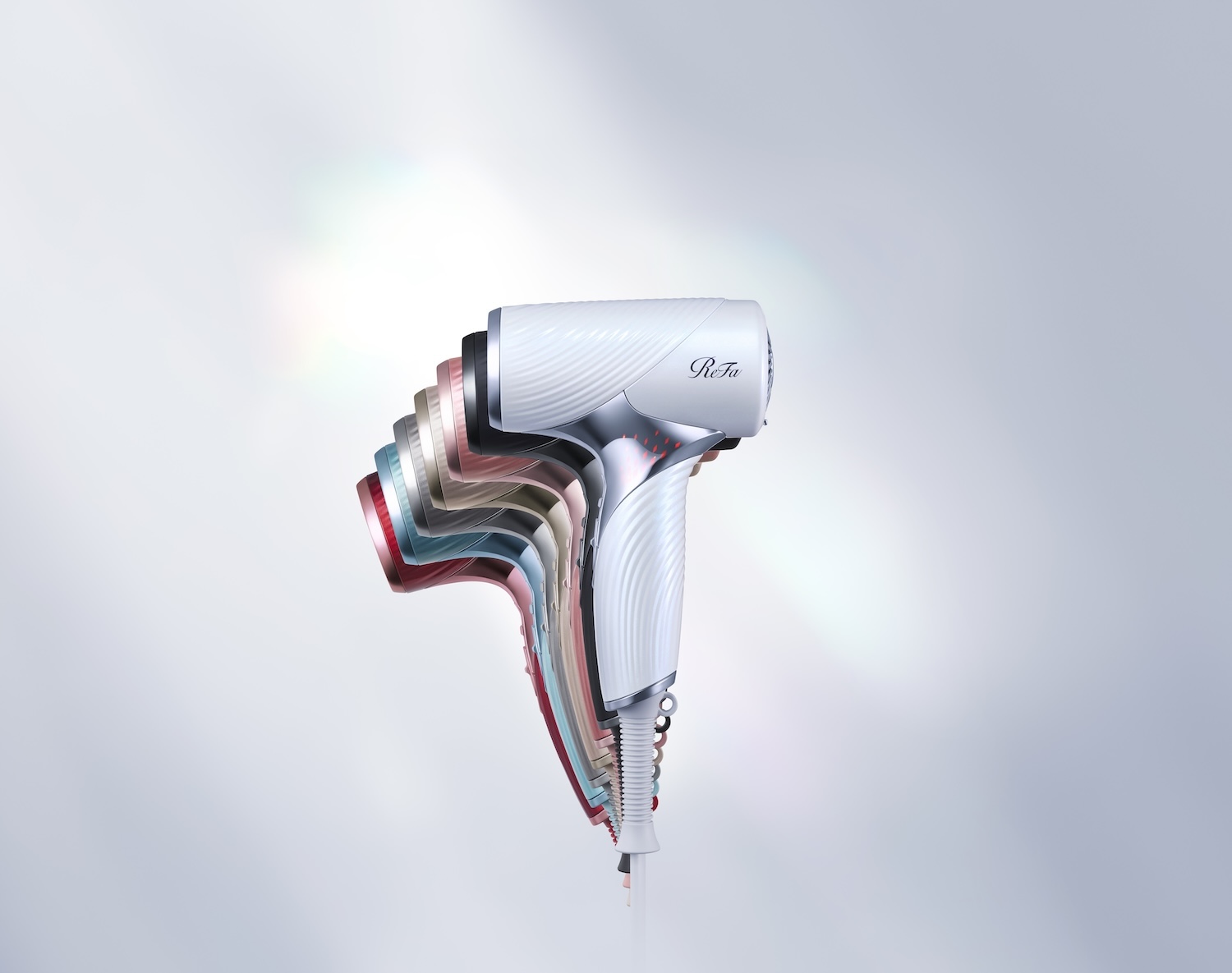 5000円の水、12万円のドライヤーがなぜ人気？ リファ銀座旗艦店、高級