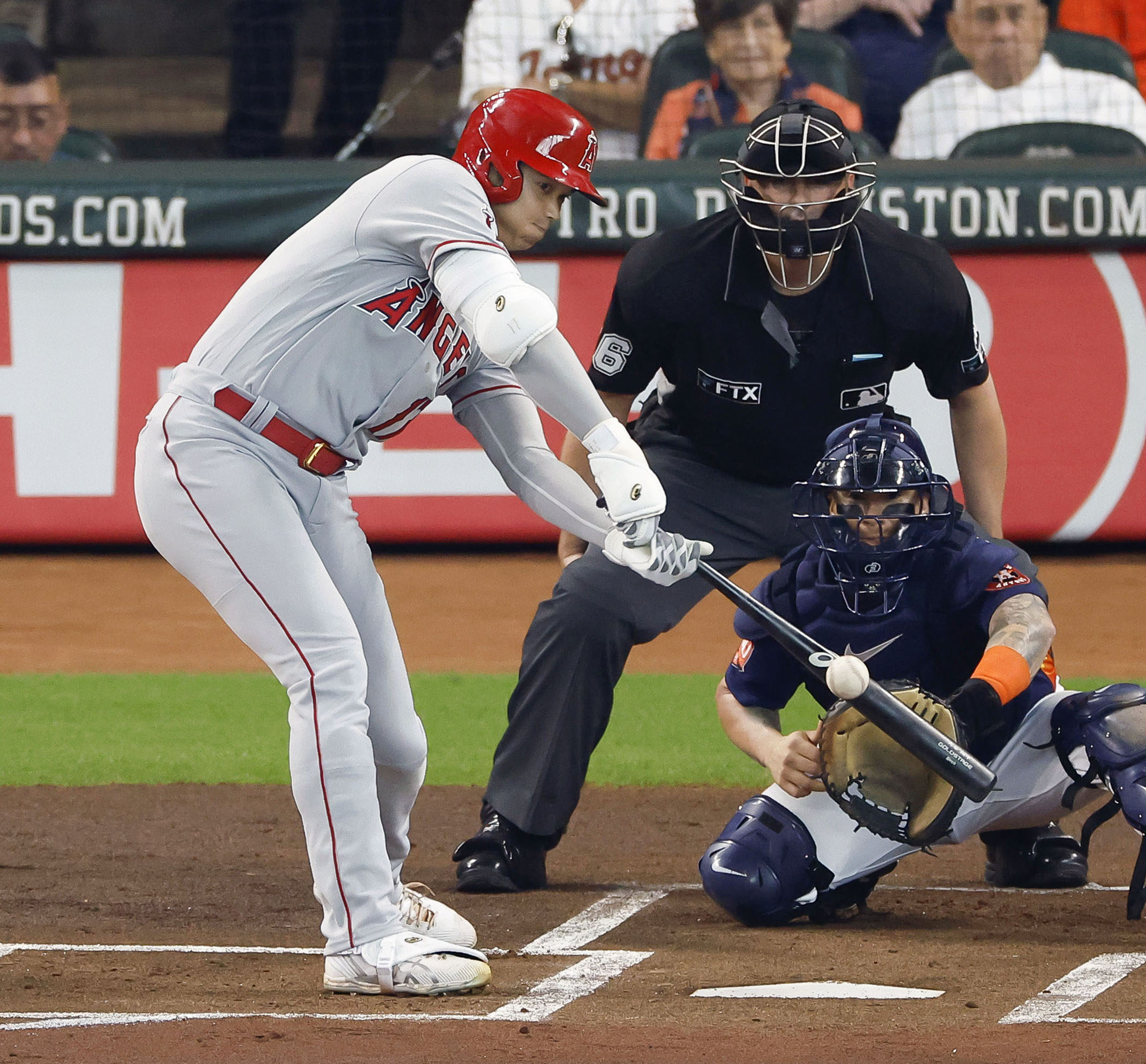 大谷翔平、登板翌日に技あり〝右手一本〟３４号２ラン 日米５００打点