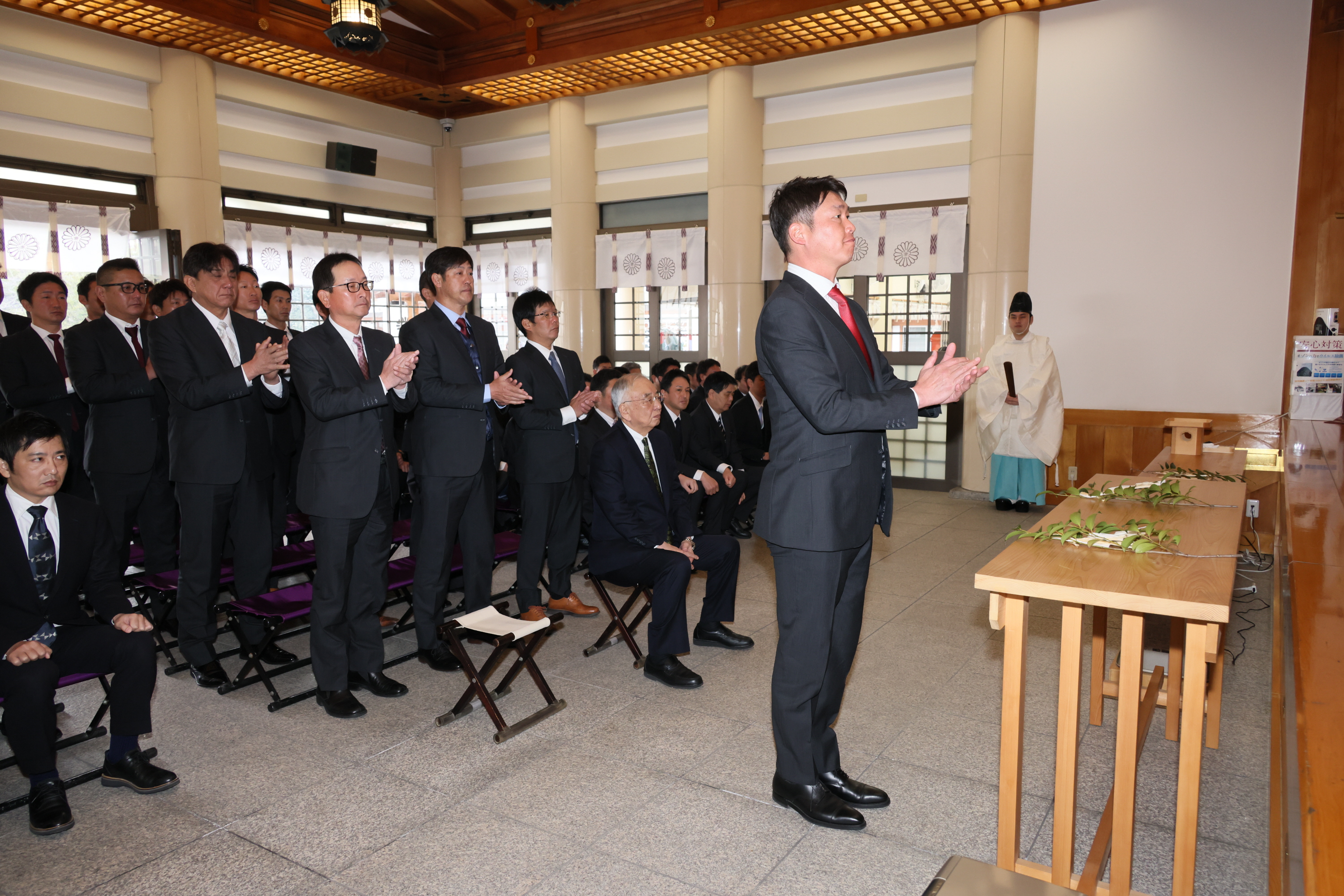 広島・新井監督、絵馬に日本一「精いっぱい必死になって戦っていく」