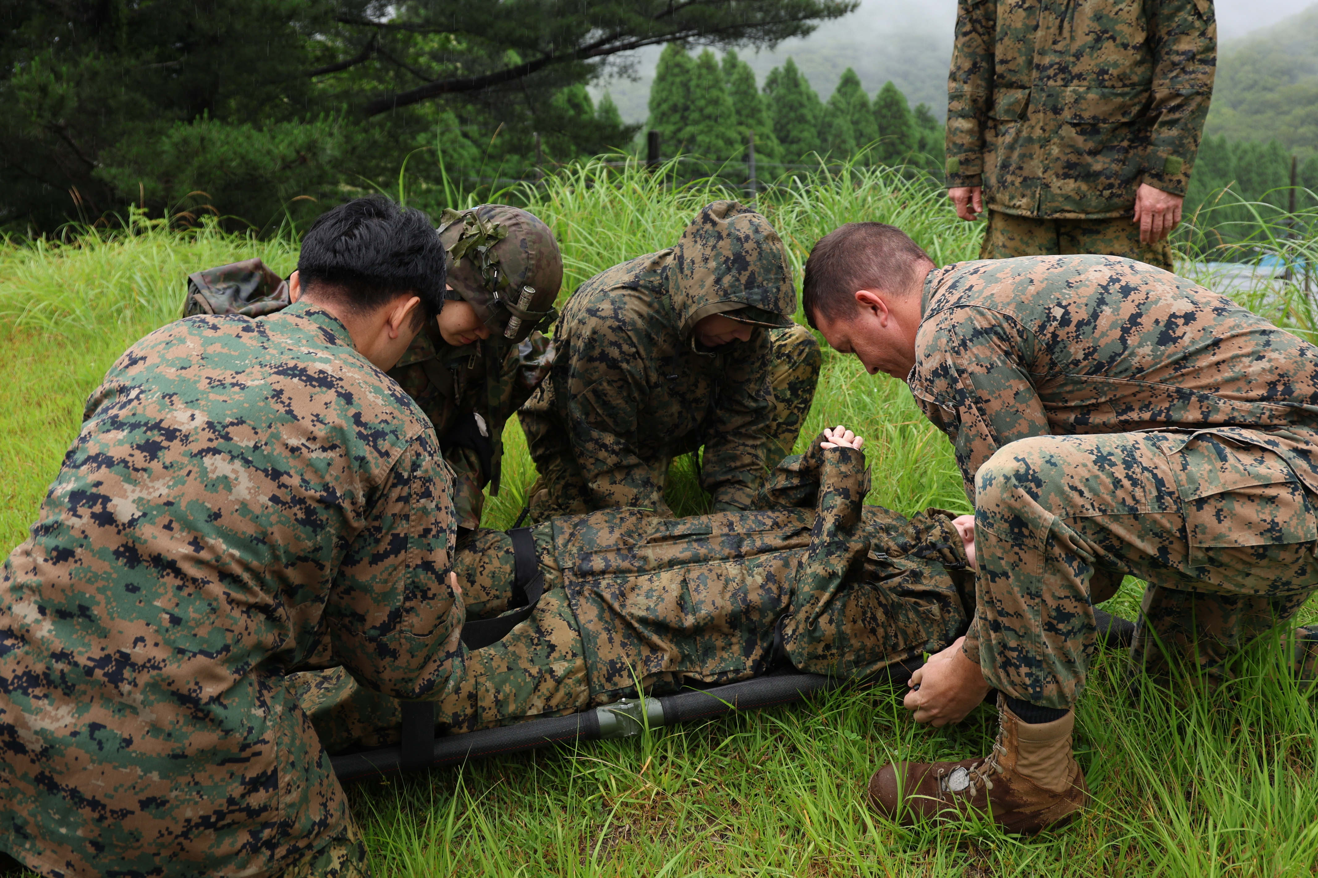動画】野戦病院をリアルに再現 陸自と米海兵隊が共同訓練で得た「人と