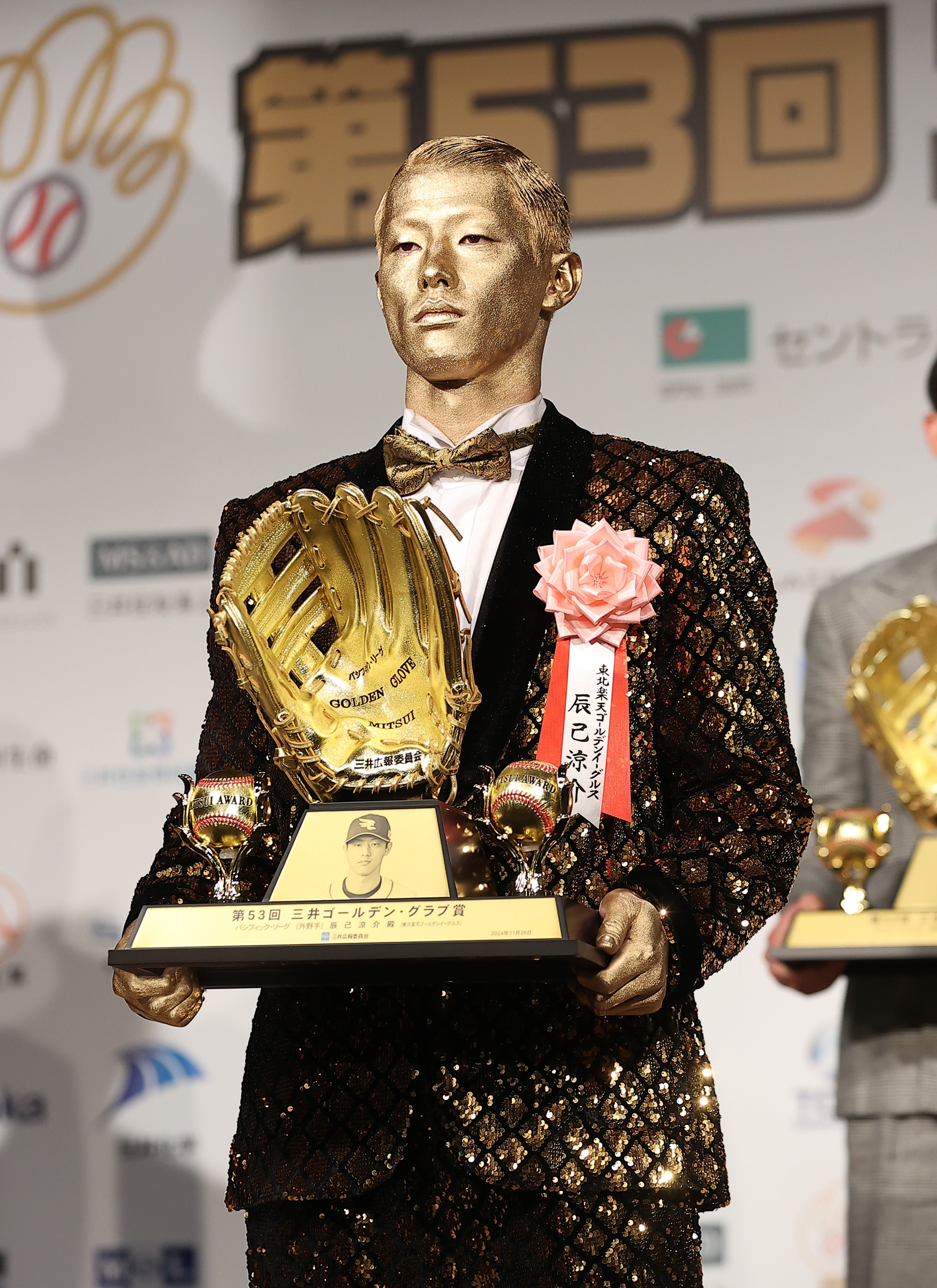 楽天・辰己涼介が全身ゴールドで登場 「これがしたいがために頑張っ
